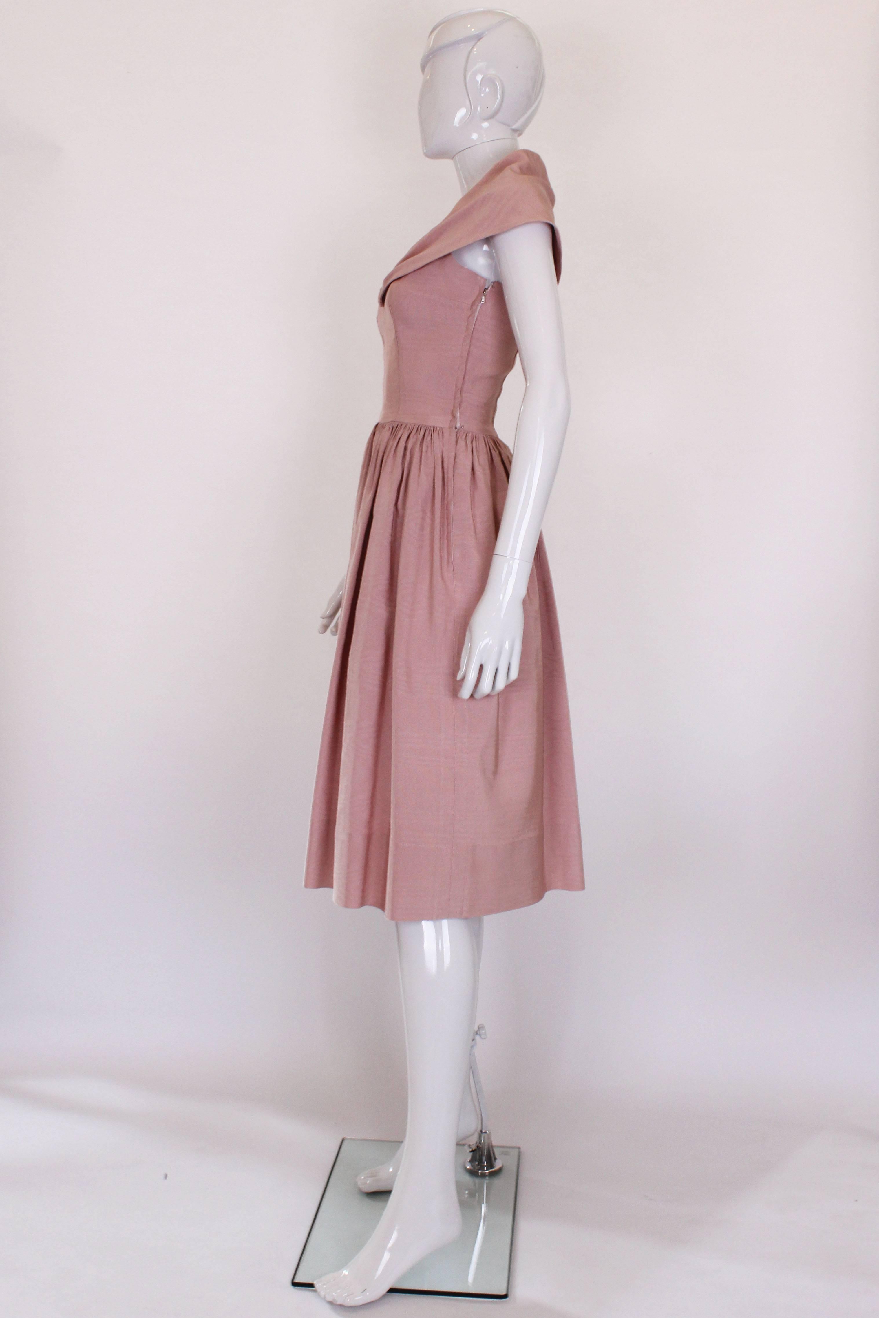 1950er Jahre, Vintage  Rosa Spitze im Prom-Stil  Kleid im Zustand „Gut“ im Angebot in London, GB