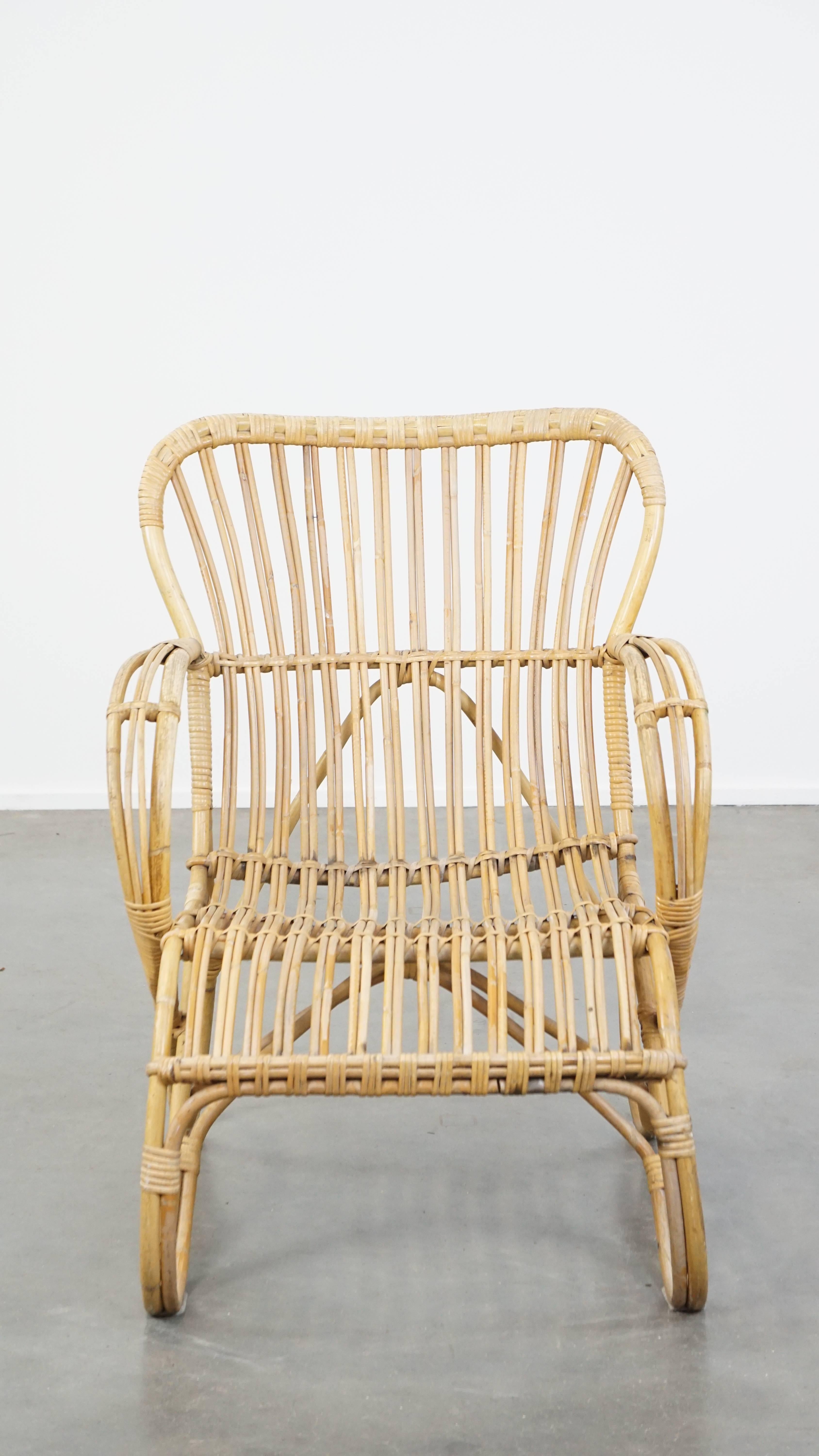 This rattan armchair boasts an elegant design and can be easily styled with a cushion or a sheepskin, for example. The chair fits effortlessly into almost any interior, and not only indoors but also outdoors, making it perfect for both