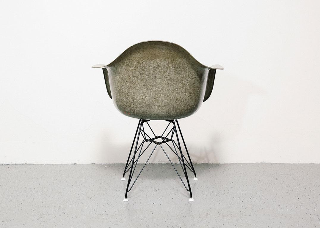 Vintage 1950s Eames DAR Shell Chair 6