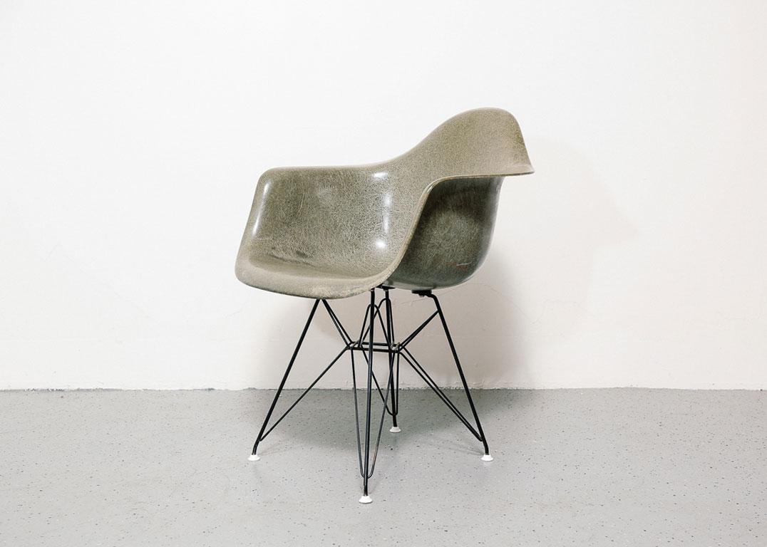 Vintage 1950s Eames DAR Shell Chair 9