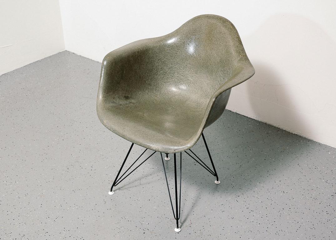 Mid-Century Modern Vintage 1950s Eames DAR Shell Chair