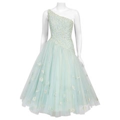 Edith Petite robe vintage à une épaule en tulle et dentelle bleu écume de mer avec strass, années 1950