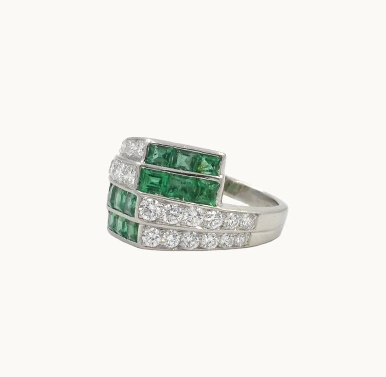 1950s Emerald Diamond Platinum Ring In Excellent Condition For Sale In Los Angeles, CA
