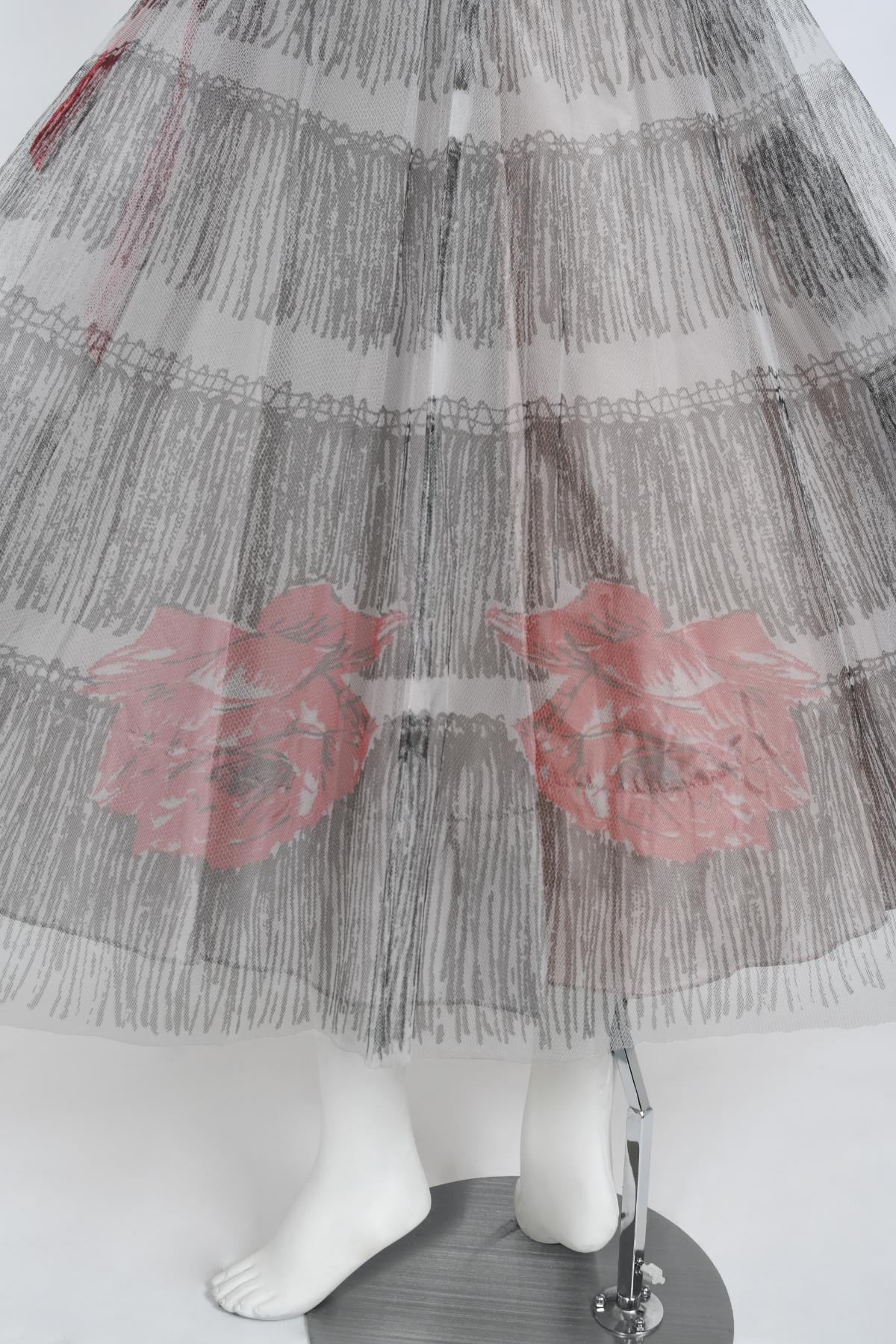 Vintage 1950's Emma Domb Red Roses Illusion Print Tulle Full-Skirt Party Dress en vente 4