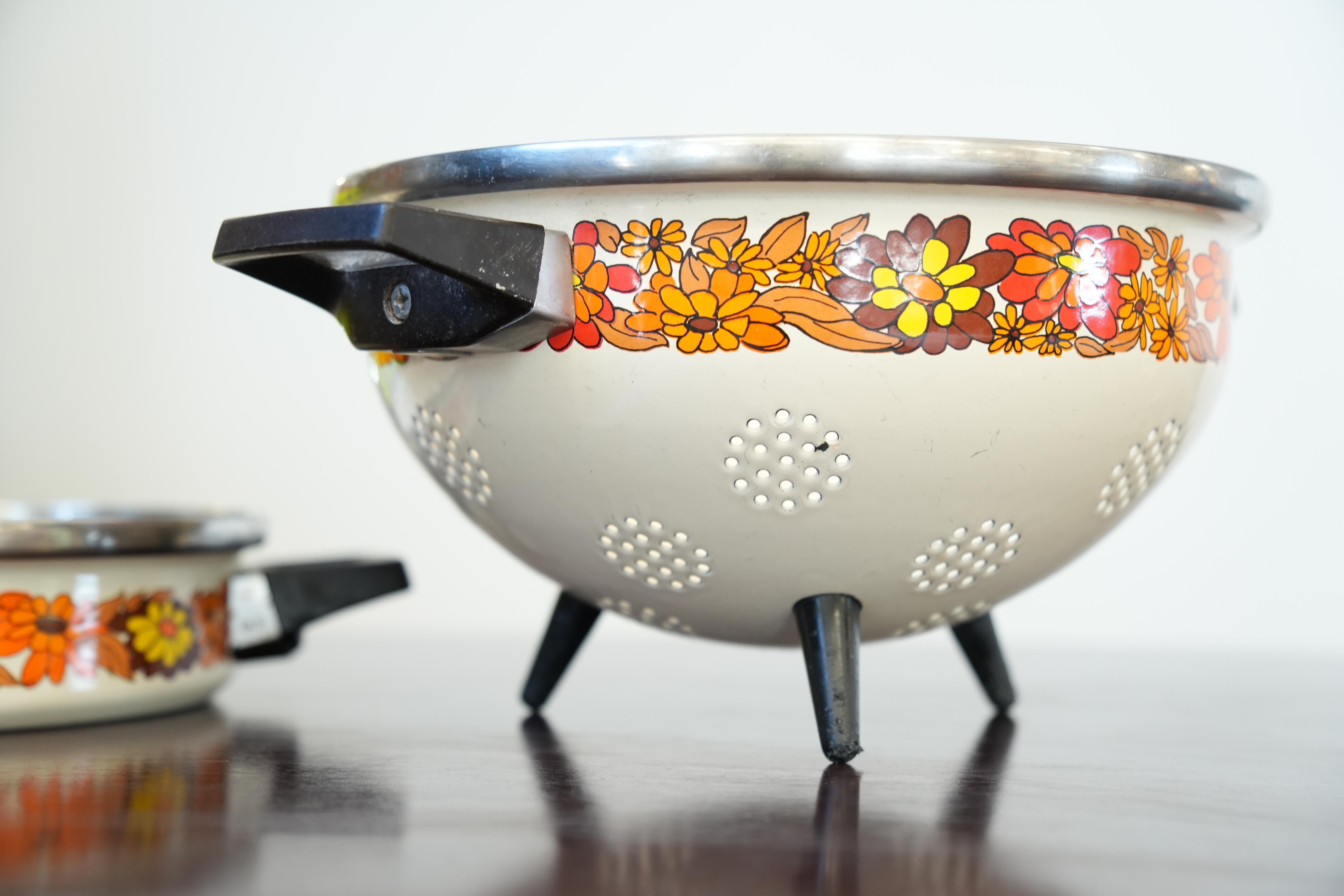 Mid-20th Century Vintage 1950s Enamel Floral Colander & Stew Pot Set For Sale