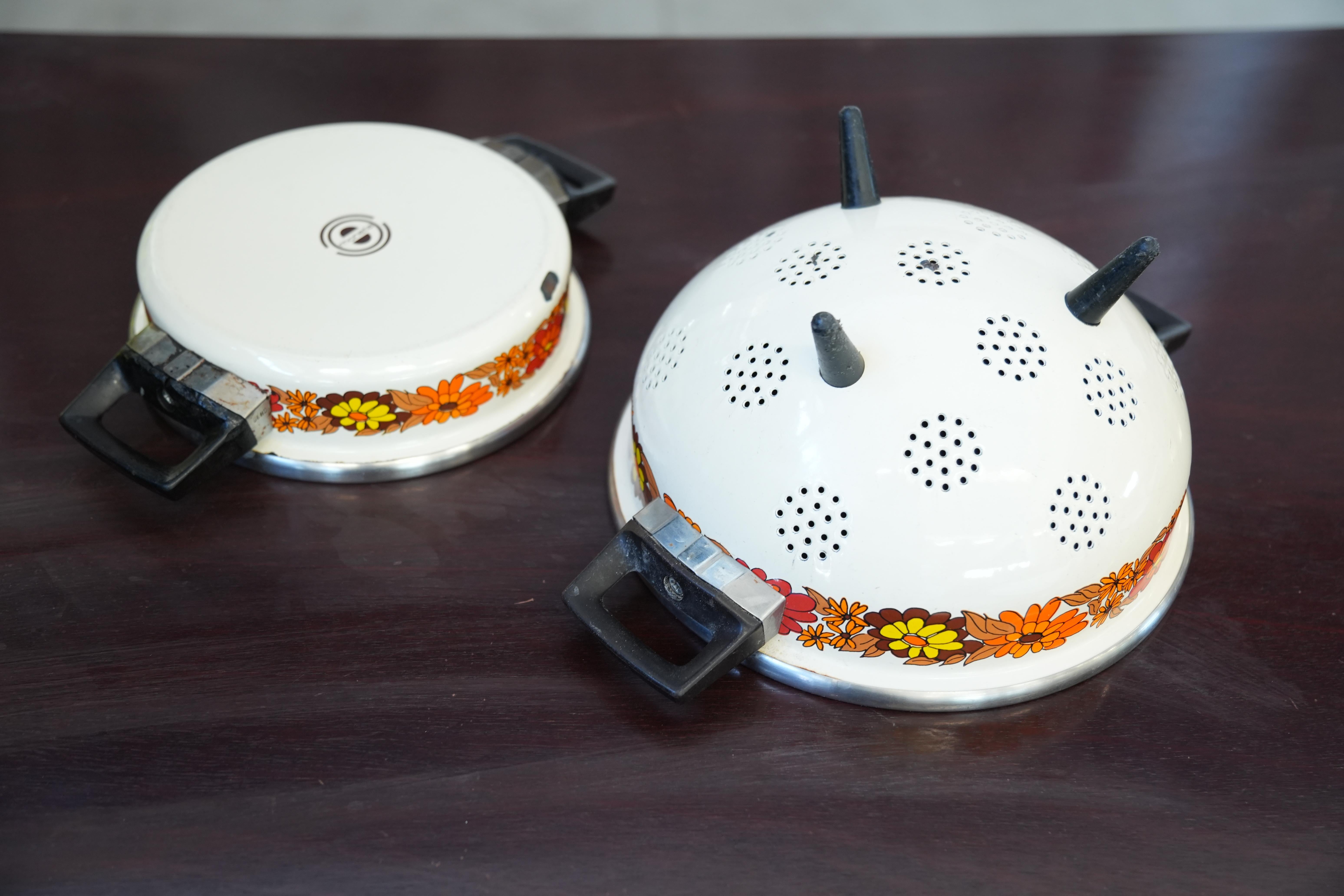 Vintage 1950s Enamel Floral Colander & Stew Pot Set For Sale 1