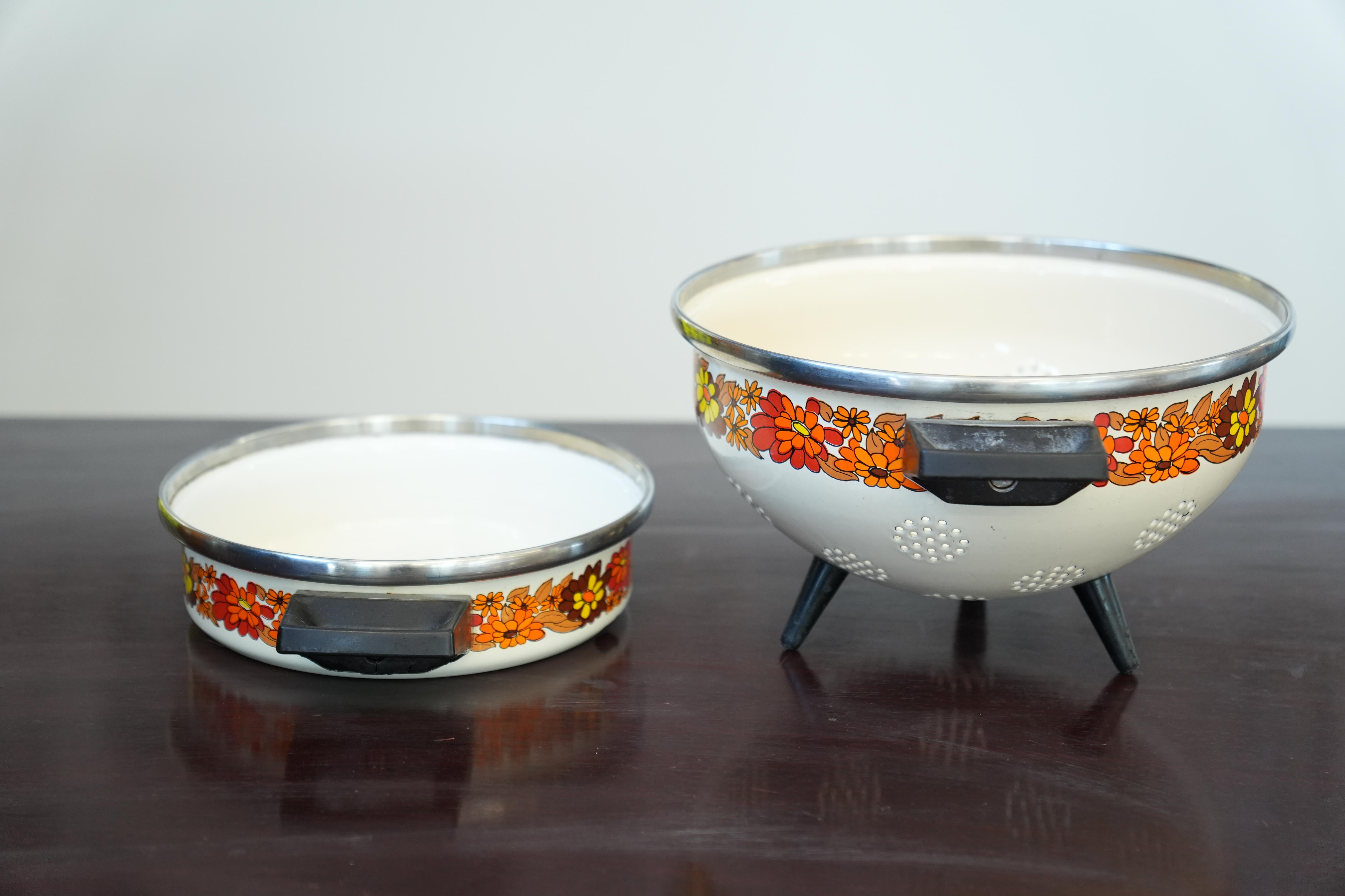 Vintage 1950s Enamel Floral Colander & Stew Pot Set For Sale 2