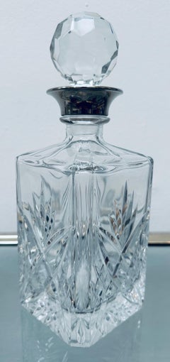 Englischer Whiskey-Dekanter aus geschliffenem Glas mit versilbertem Kragen aus den 1950er Jahren