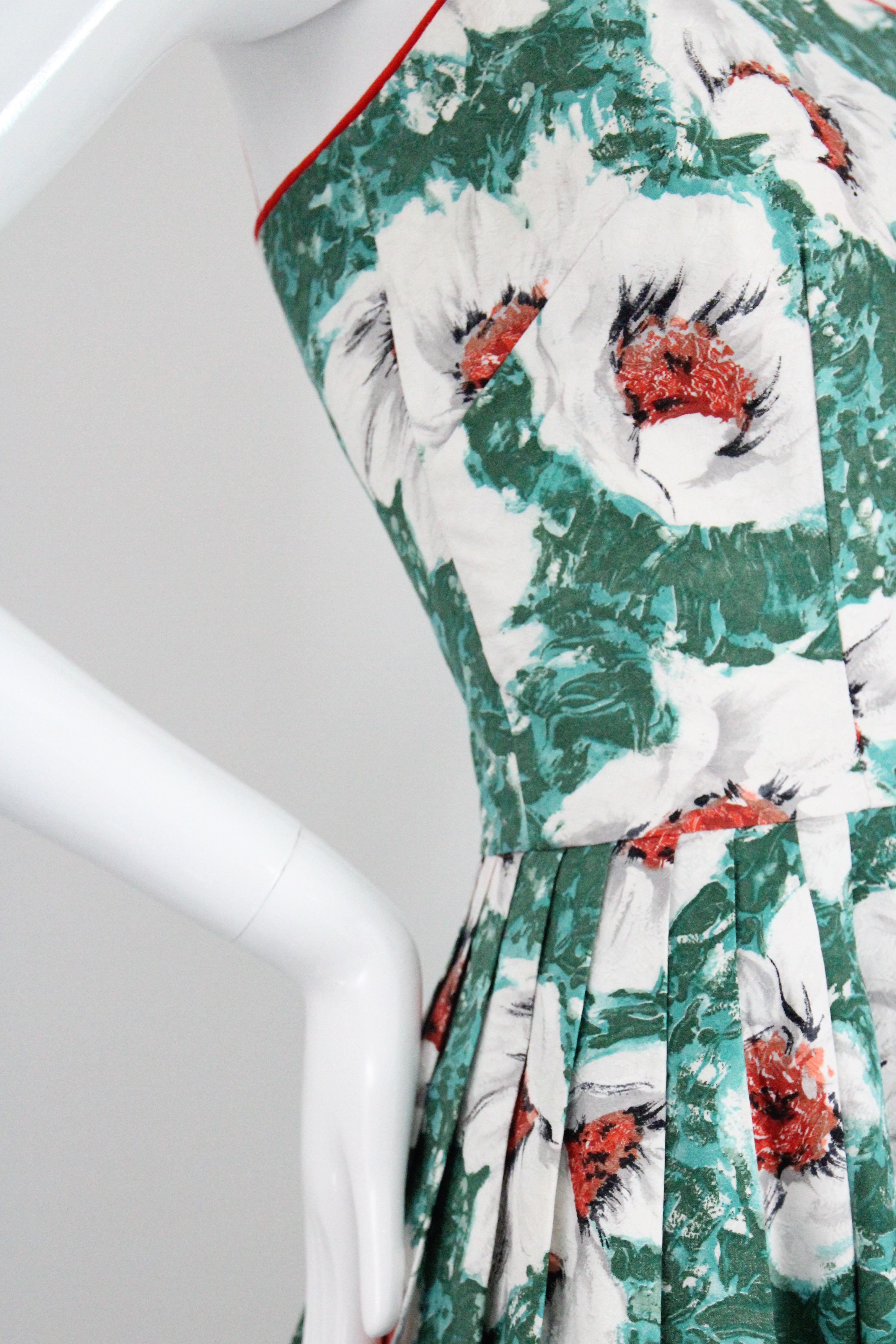 Vintage 1950's Floral Dress 1950's Cotton Floral Green Fit and Flare UK 6 US 2 For Sale 1