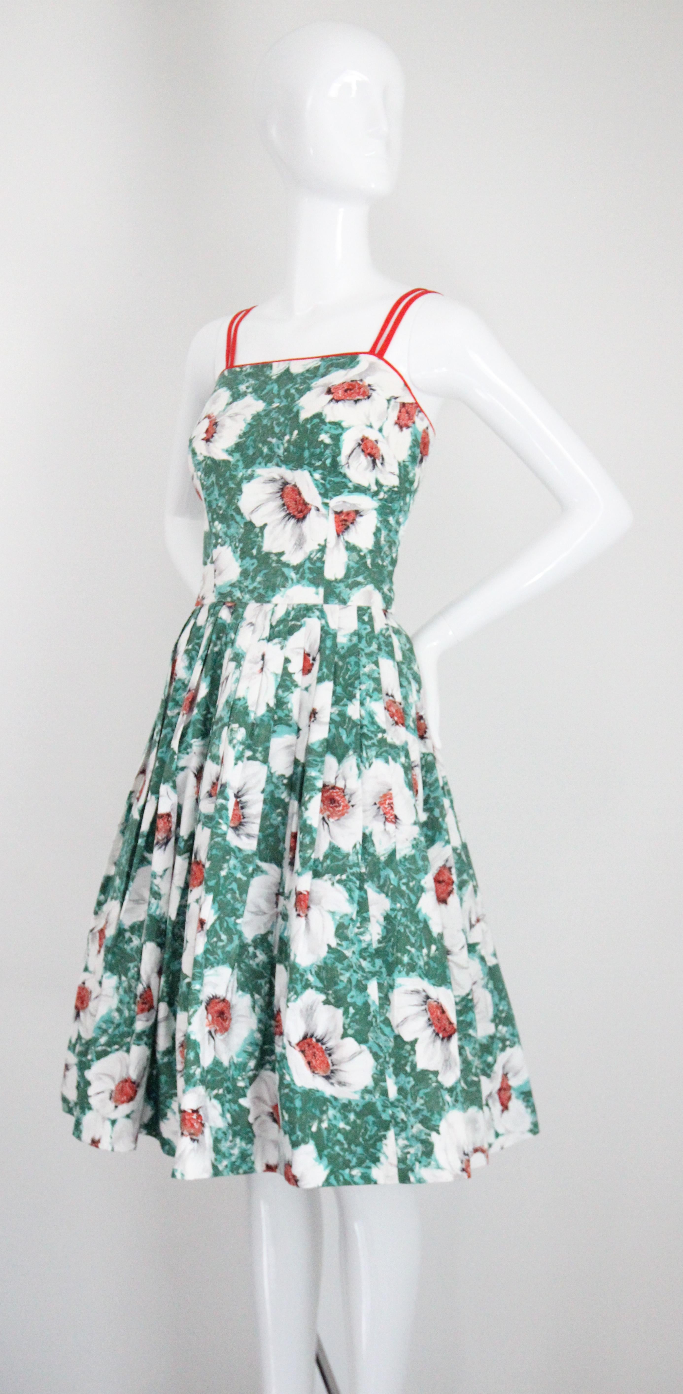 Vintage 1950's Floral Dress 1950's Cotton Floral Green Fit and Flare UK 6 US 2 For Sale 2