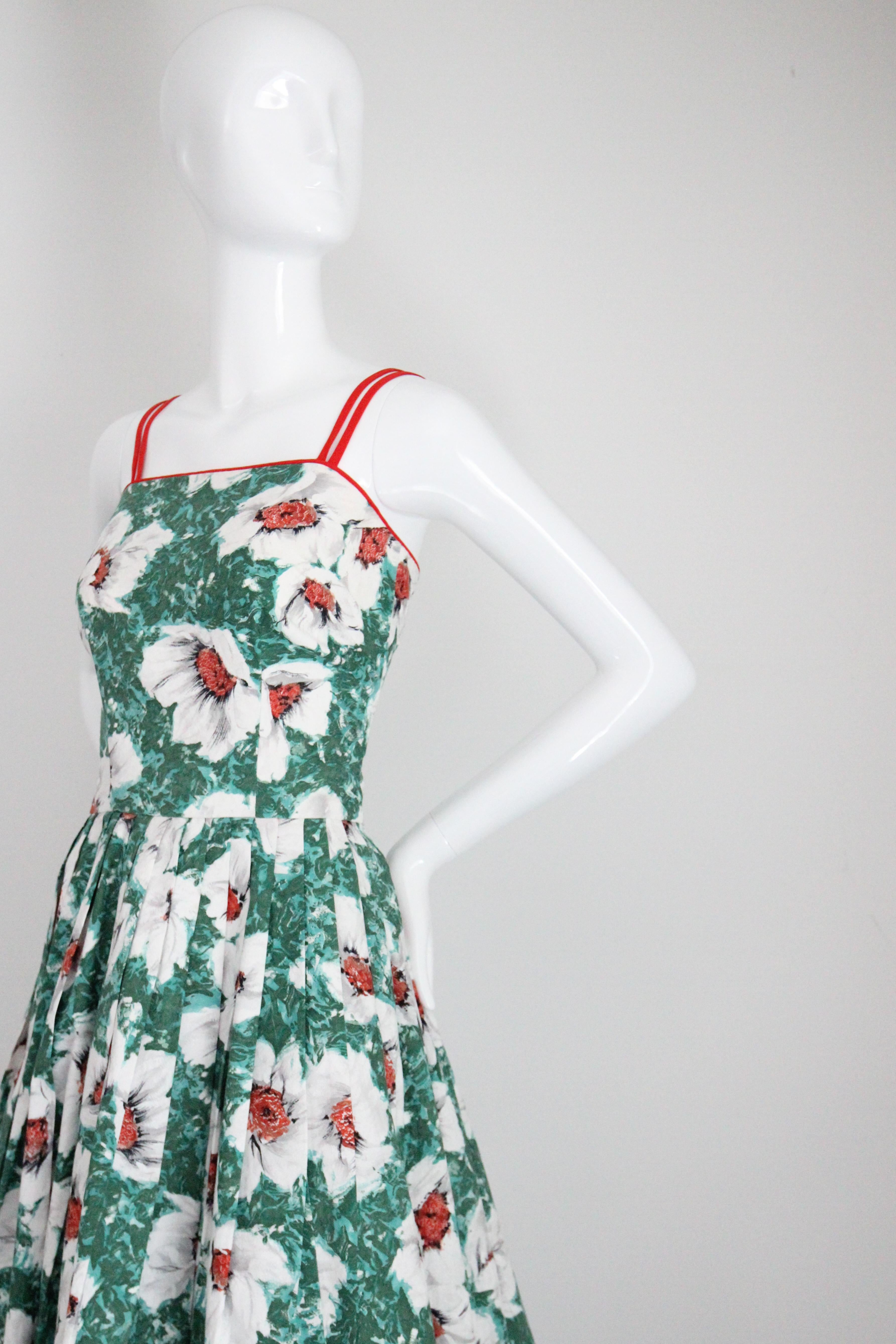 Vintage 1950's Floral Dress 1950's Cotton Floral Green Fit and Flare UK 6 US 2 For Sale 3