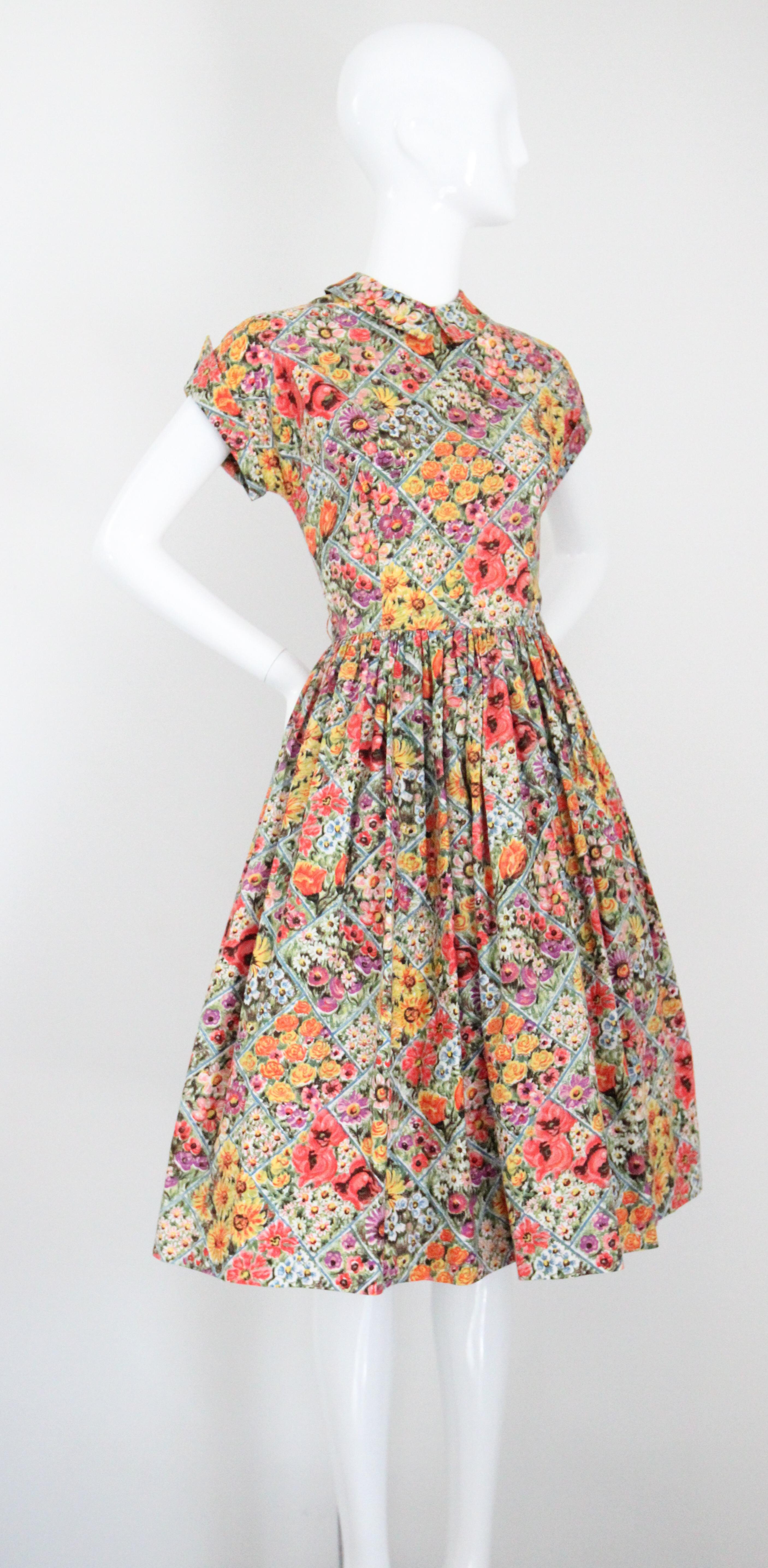 Vintage 1950's Floral Dress vintage 1950's fit and flare 1950s cotton UK 10 US 6 In Good Condition For Sale In Cheltenham, GB