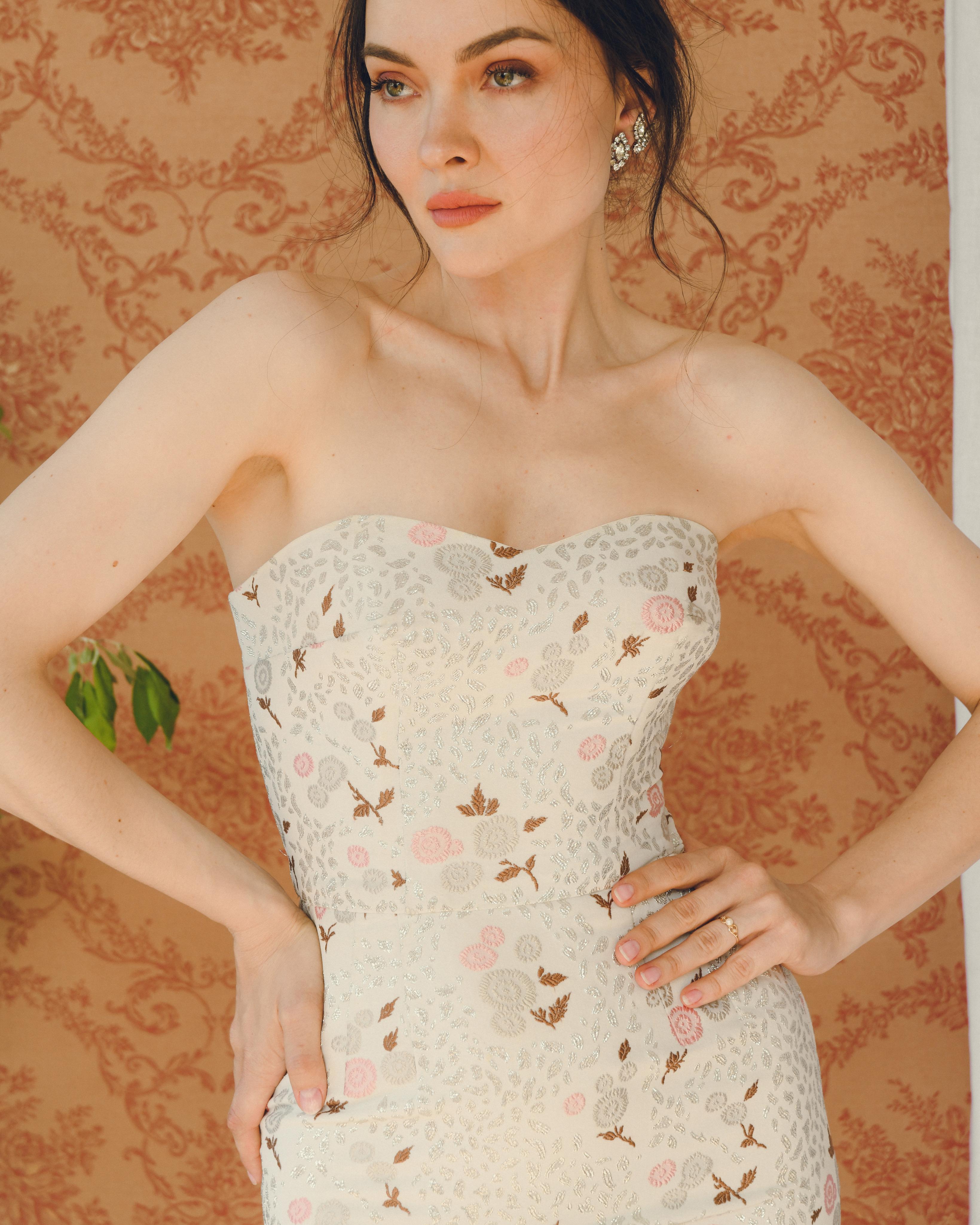 Beige Vintage 1950s Floral Lamé Bustier Wiggle Dress en vente