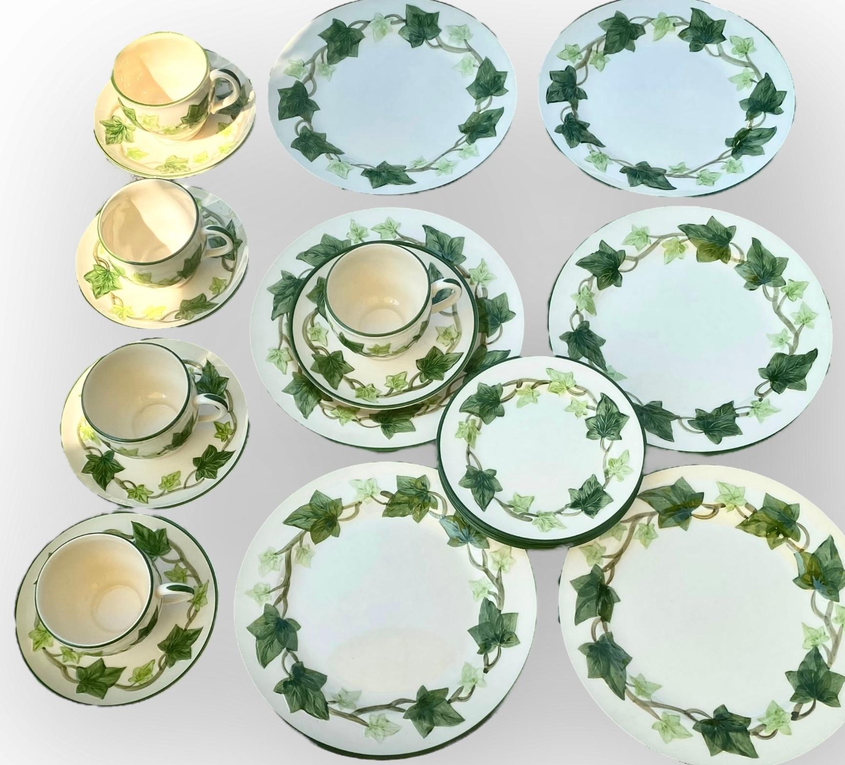 Il s'agit d'un ensemble de quatre assiettes à déjeuner, 9,5