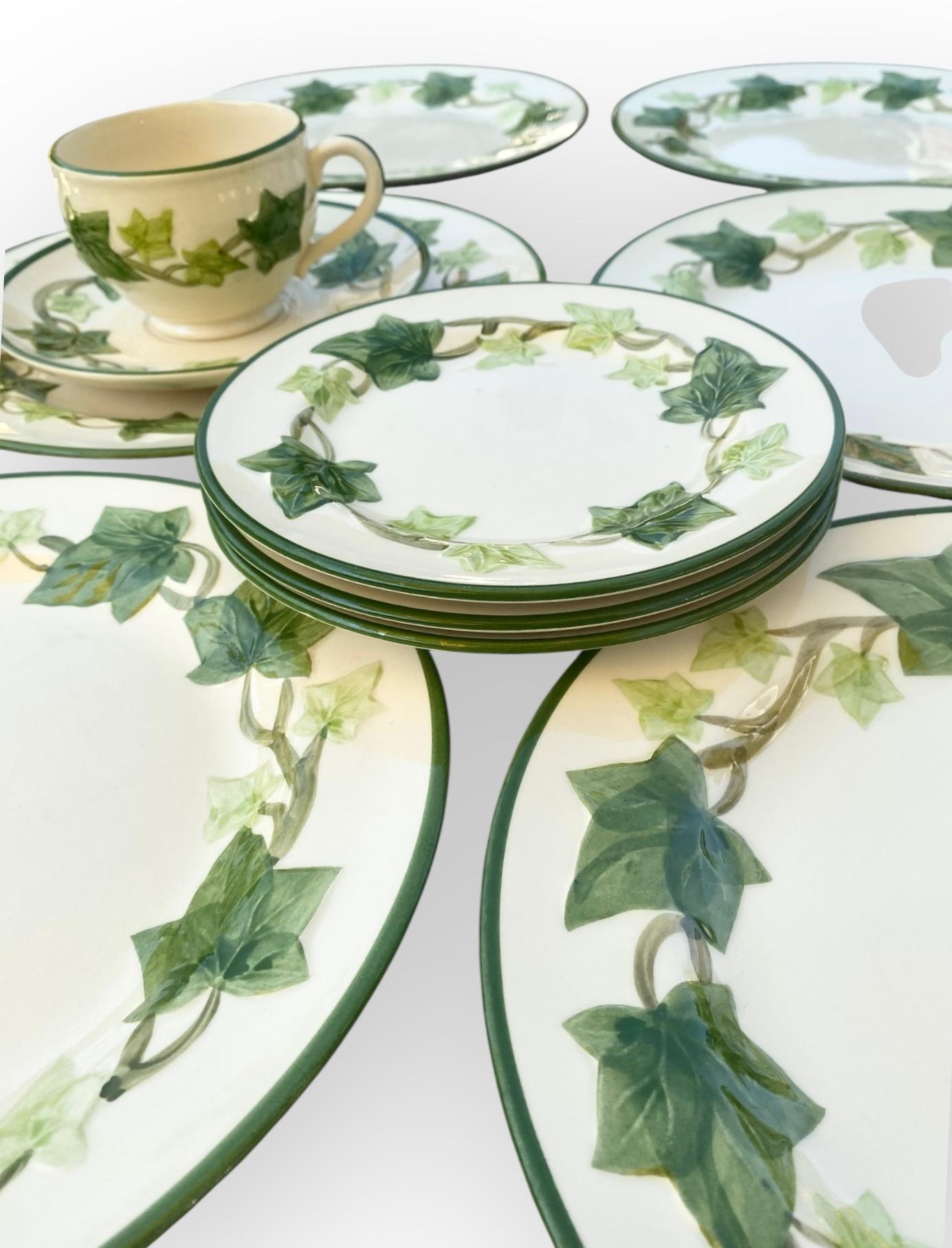 Mid-Century Modern Vintage 1950's Franciscan Ivy Pattern Dinnerware en vente
