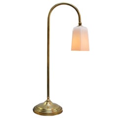 Luci da tavolo o da scrivania in ottone e vetro opalino francese vintage degli anni '50