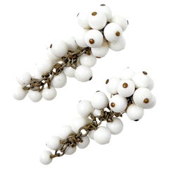 Pendientes de gota de vidrio con leche franceses vintage de los años 50