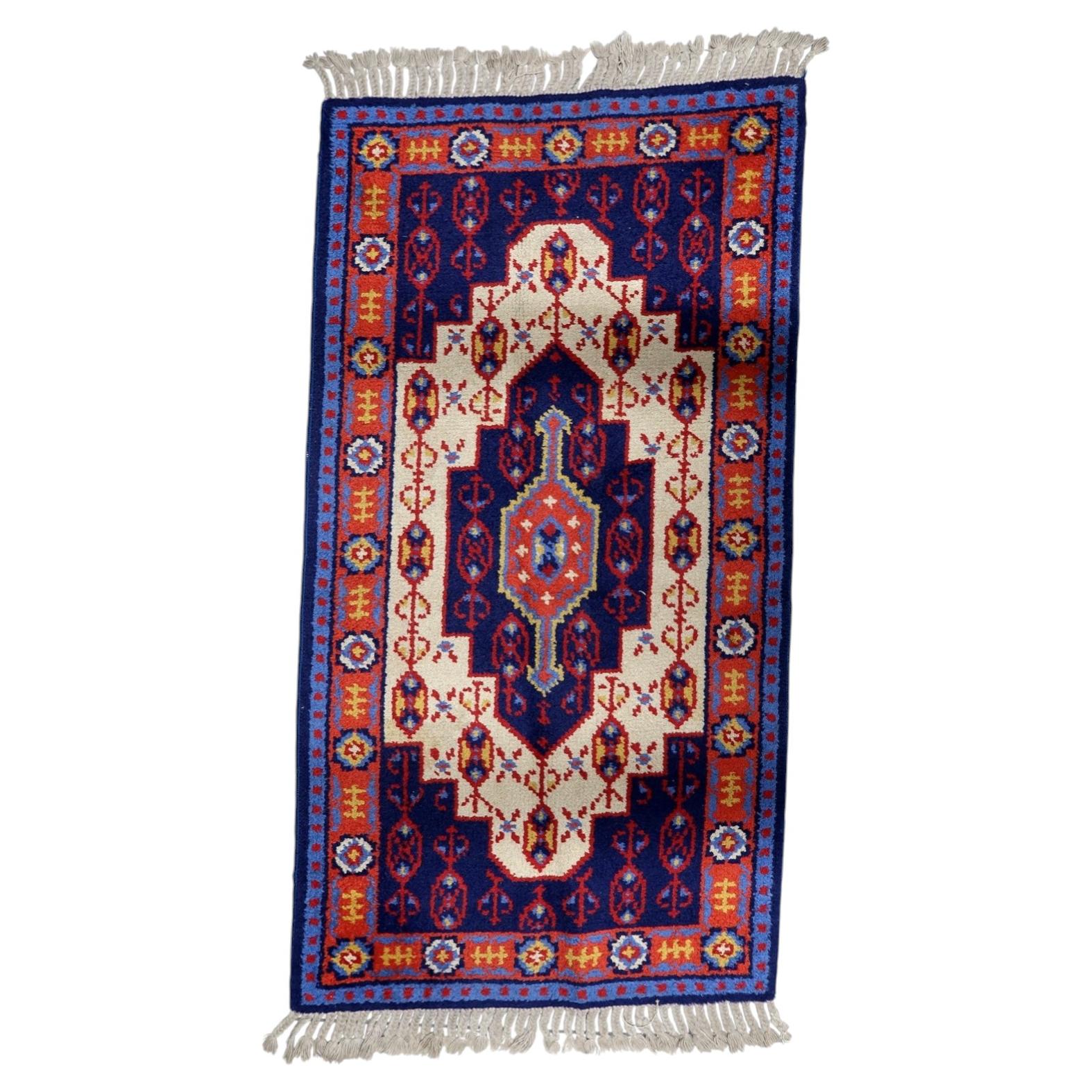 Vintage 1950s French Savonnerie Wool Rug in Classic Palette 3.1' x 5.8' - 1C1231 For Sale
