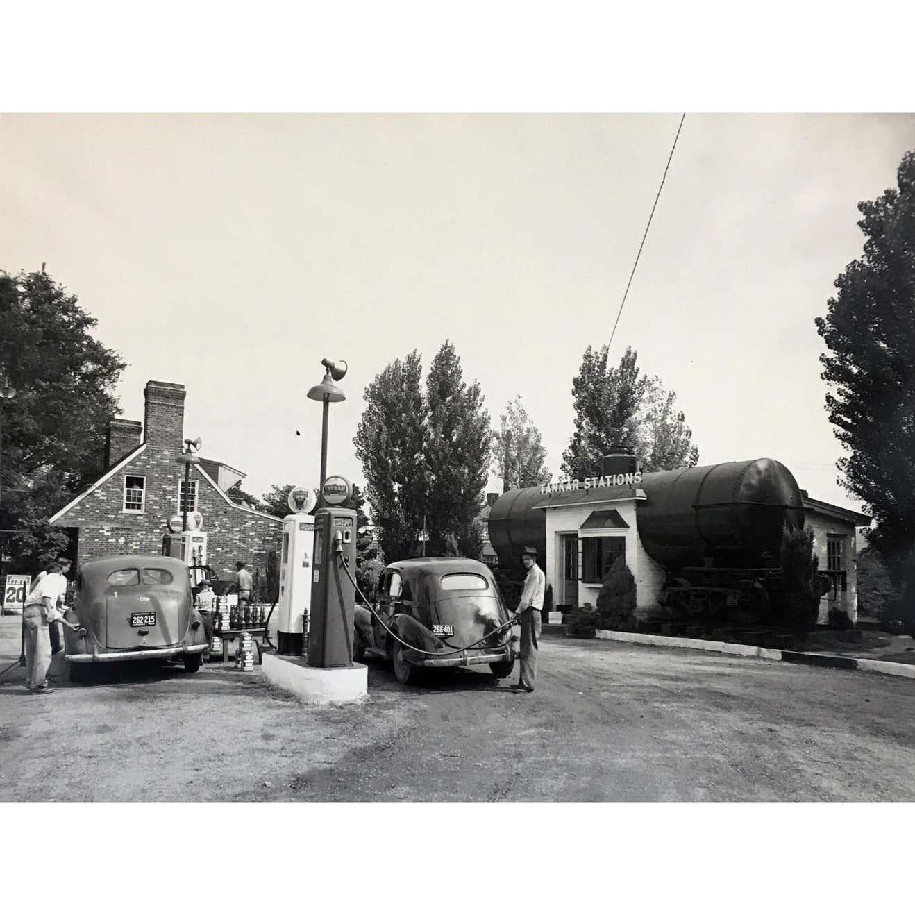 1950 gas station