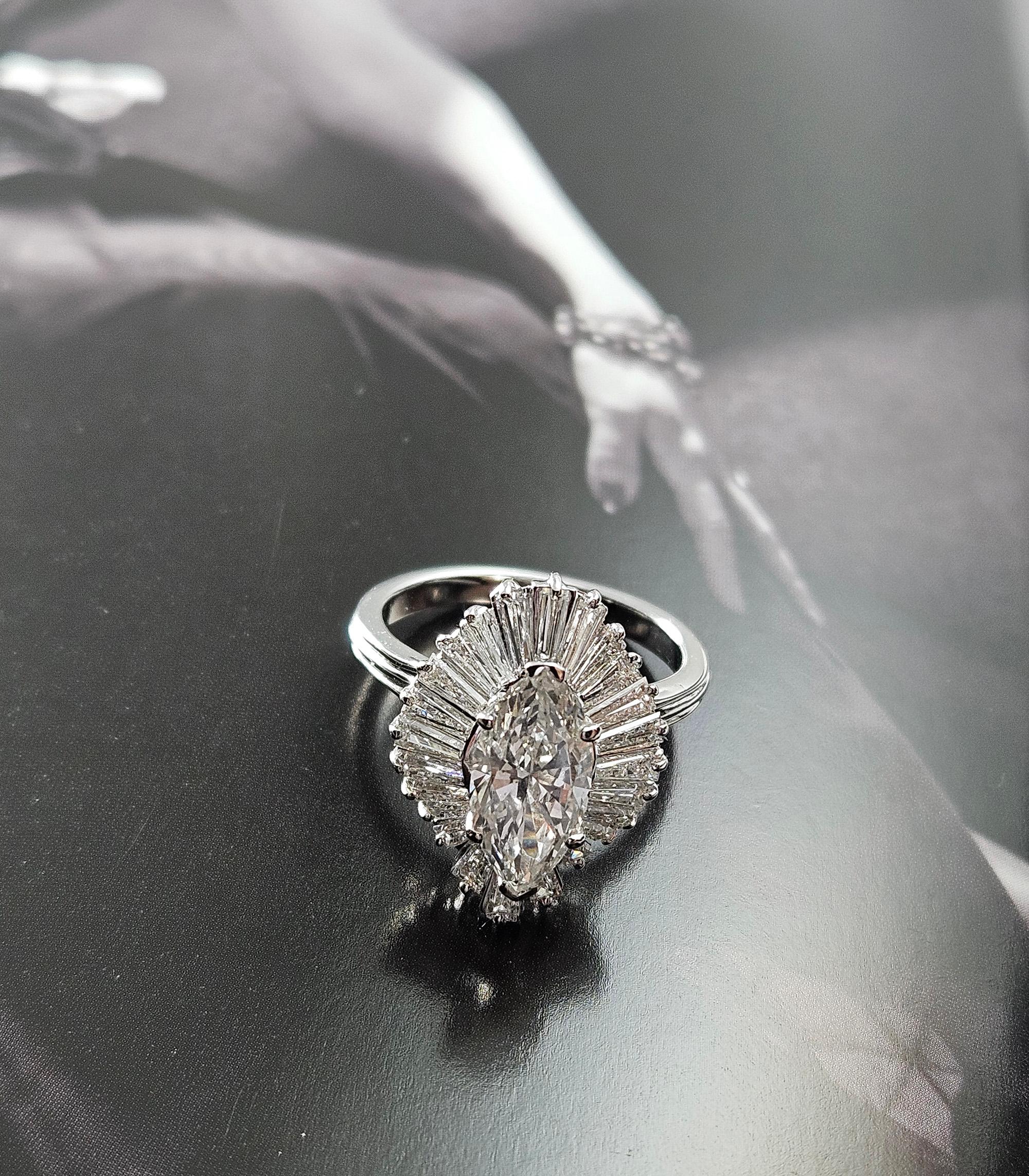 Vintage 1950er GIA 4,67ct Marquise Diamant Ballerina Cocktail 18K Weißgold Ring im Angebot 6