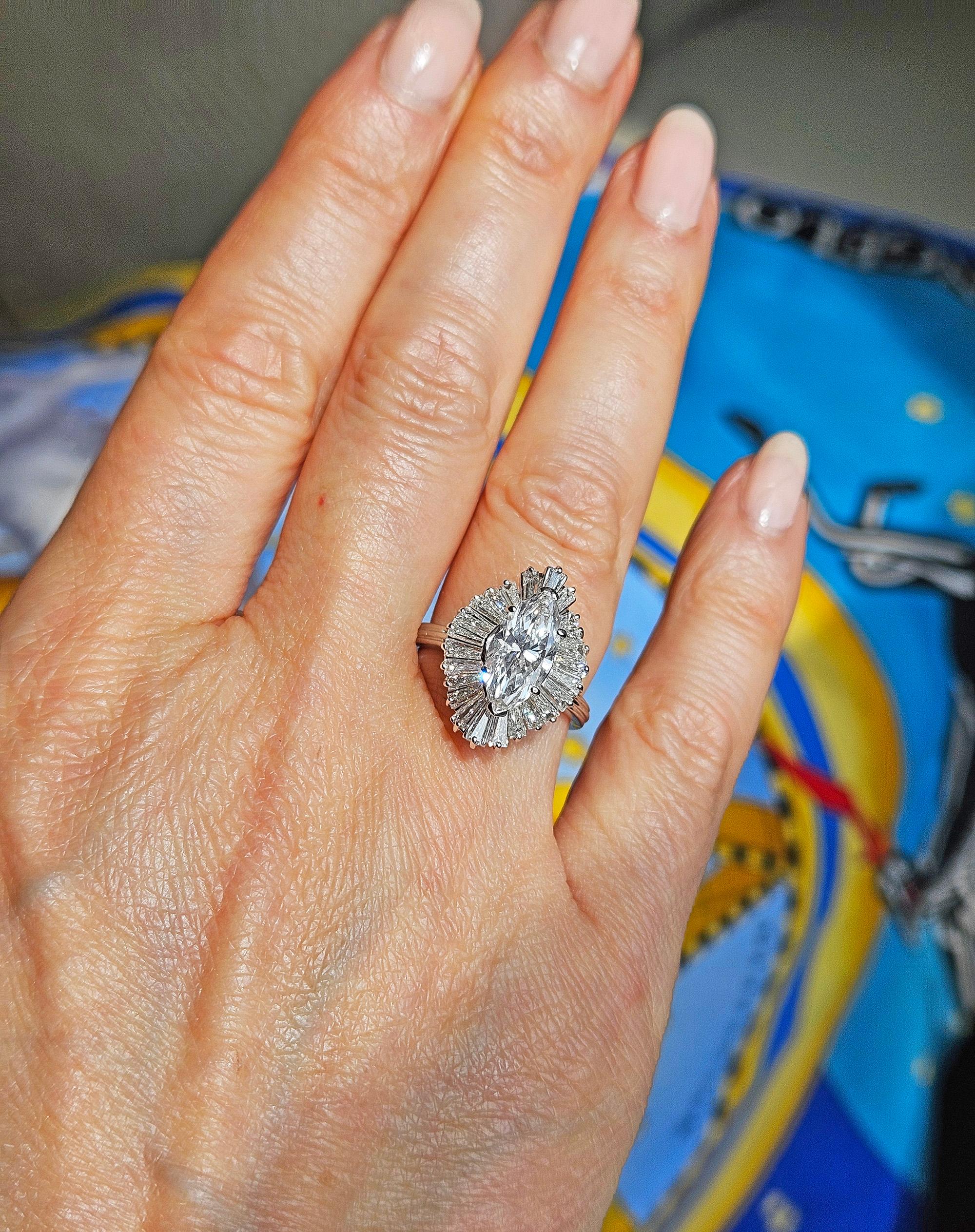 Vintage 1950er GIA 4,67ct Marquise Diamant Ballerina Cocktail 18K Weißgold Ring (Moderne) im Angebot