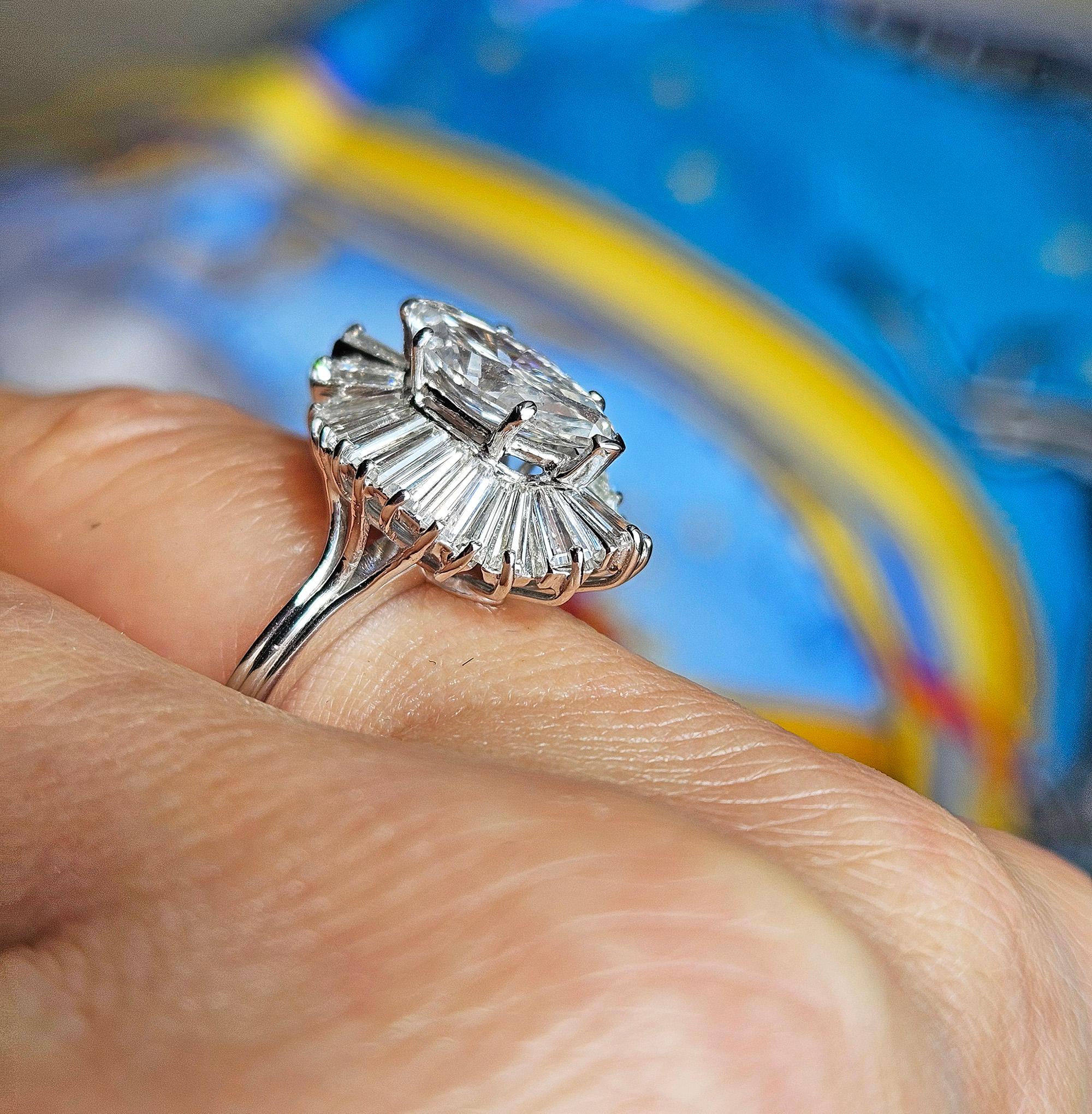 Vintage 1950er GIA 4,67ct Marquise Diamant Ballerina Cocktail 18K Weißgold Ring im Angebot 2
