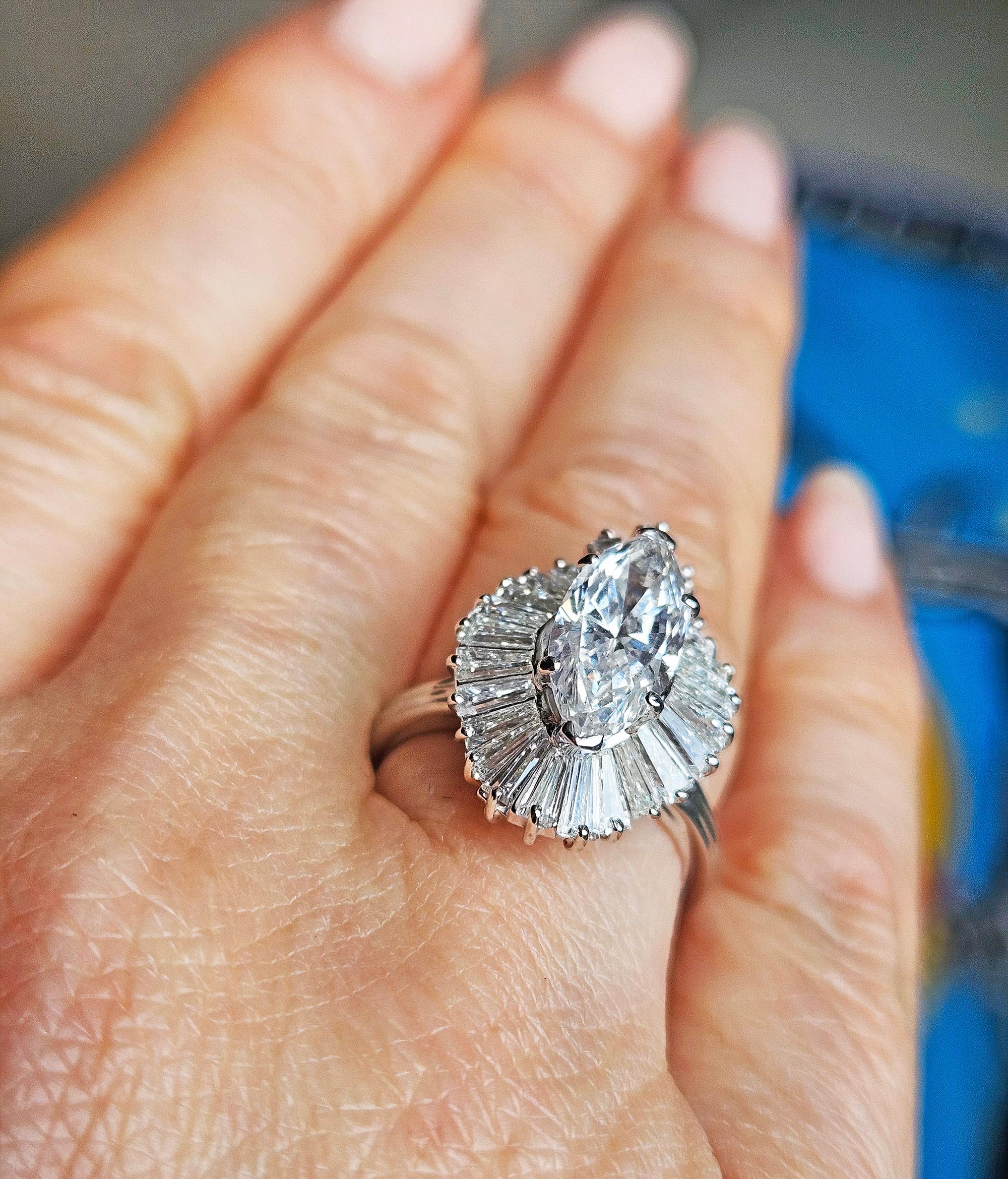 Vintage 1950er GIA 4,67ct Marquise Diamant Ballerina Cocktail 18K Weißgold Ring im Angebot 3