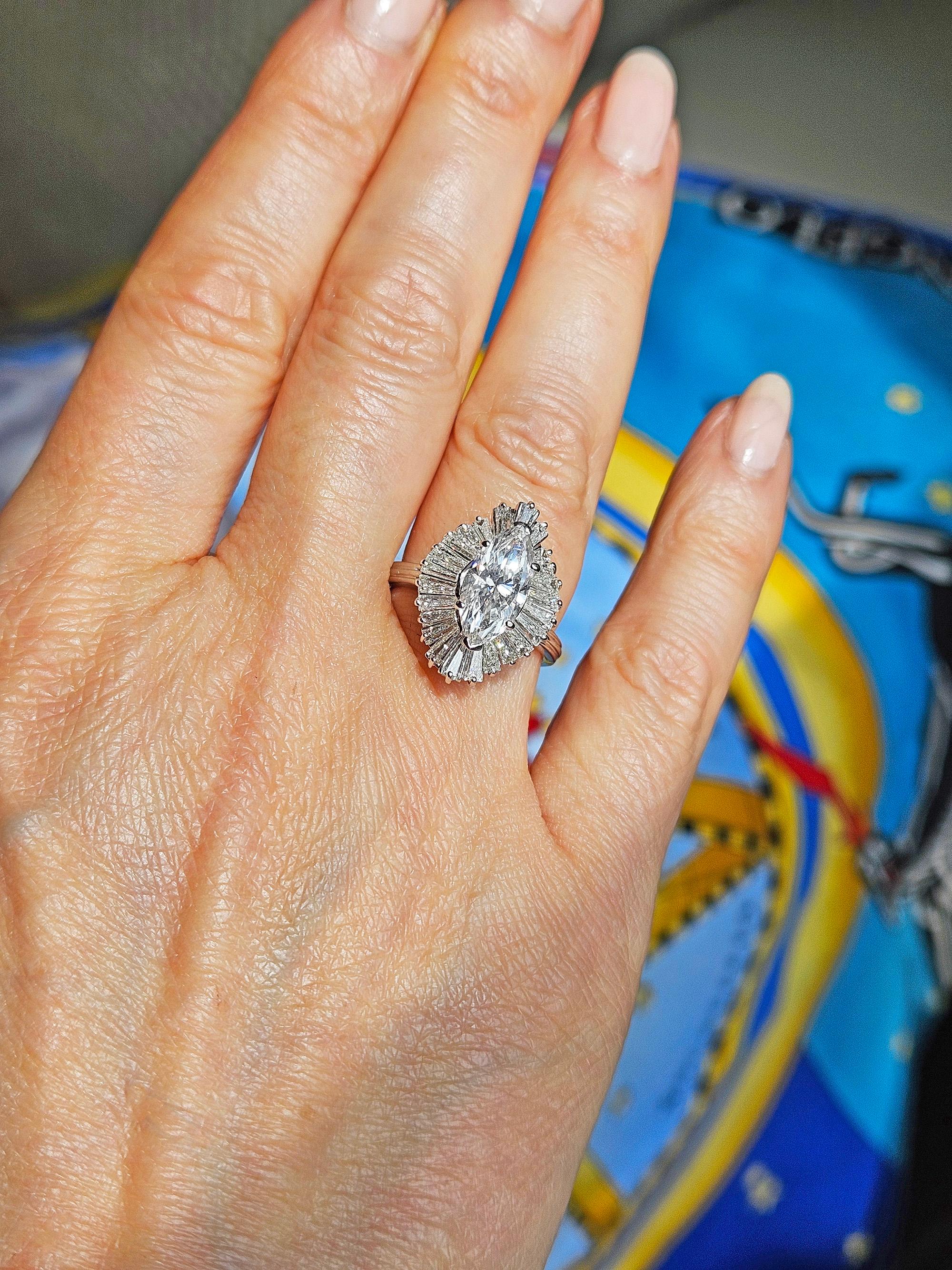 Vintage 1950er GIA 4,67ct Marquise Diamant Ballerina Cocktail 18K Weißgold Ring im Angebot 4