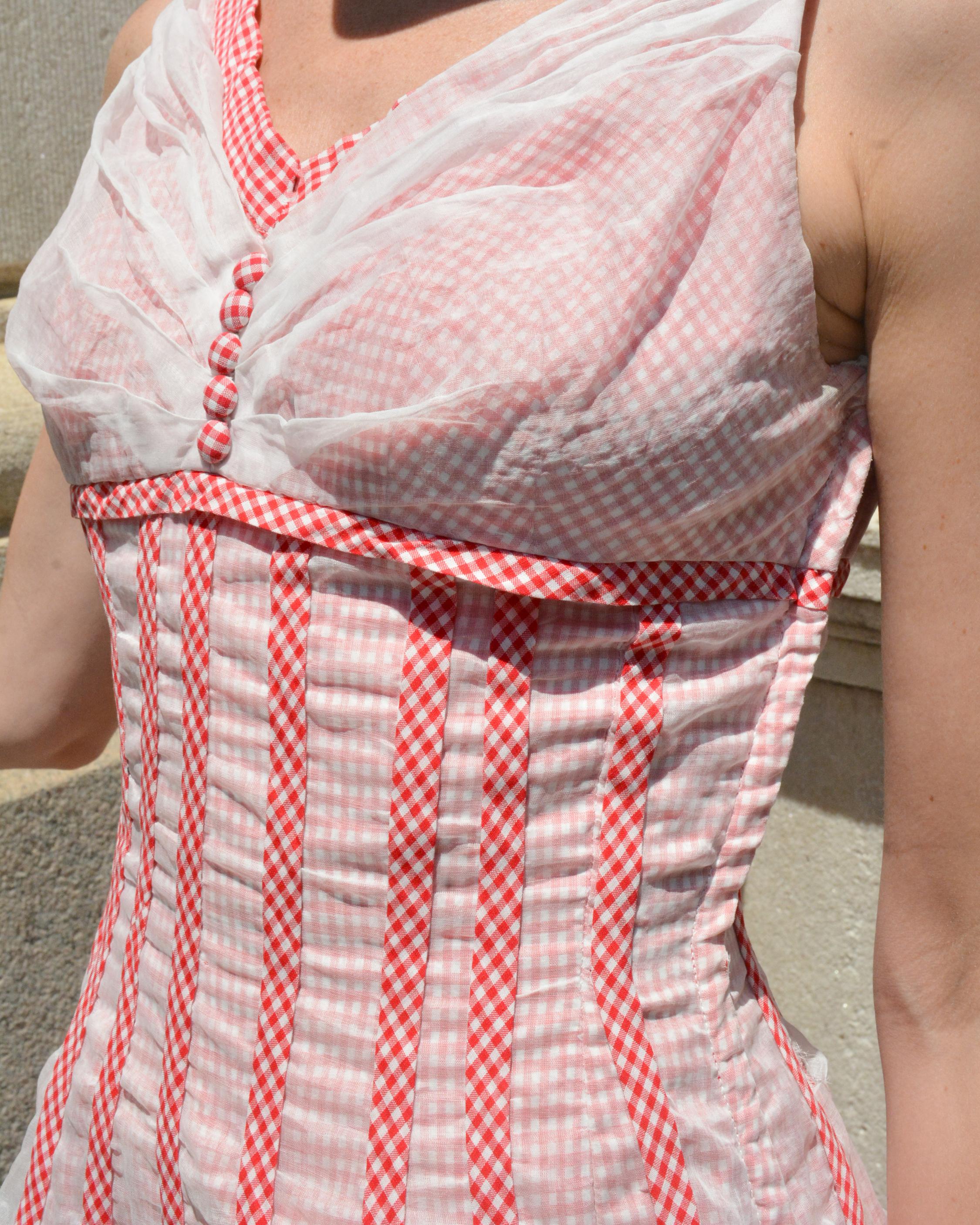 Vestido ajustado vintage de cuadros de los años 50 con superposición de organdí en venta 3