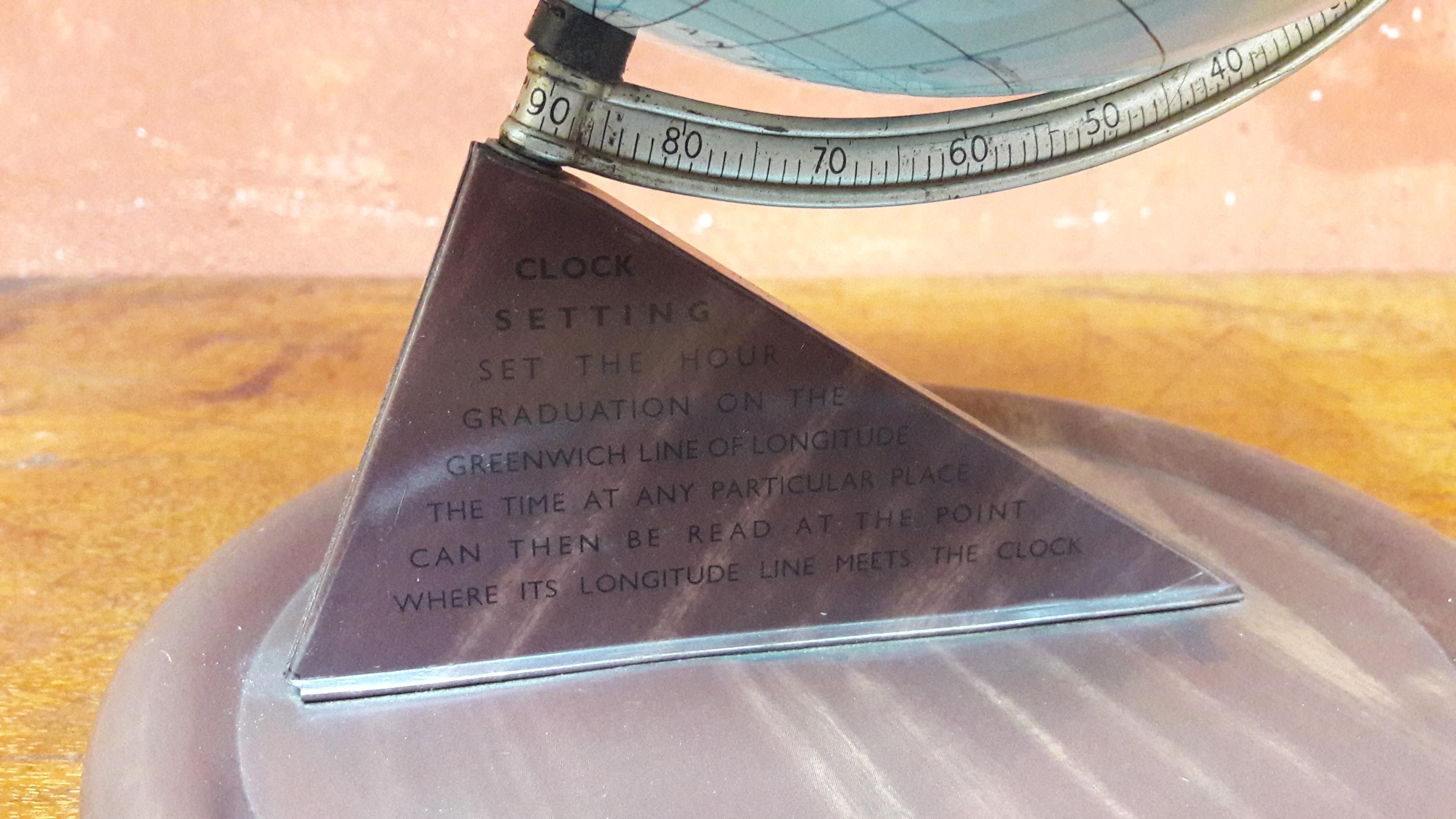 Vintage 1950s Globe In Fair Condition For Sale In Antwerp, Antwerp