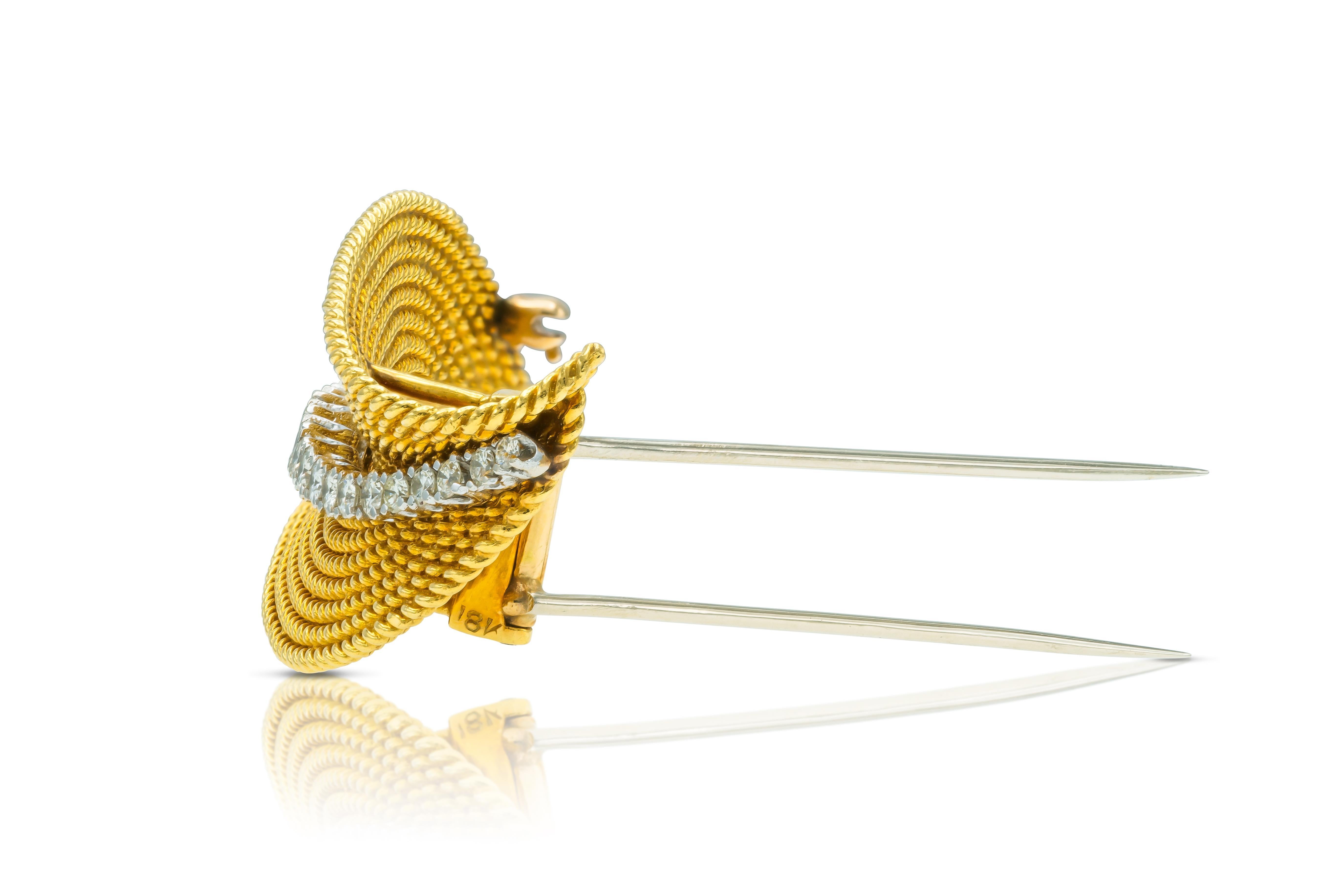 Round Cut Vintage 1950s Gold Brooch with 1.20 Carat Diamonds For Sale