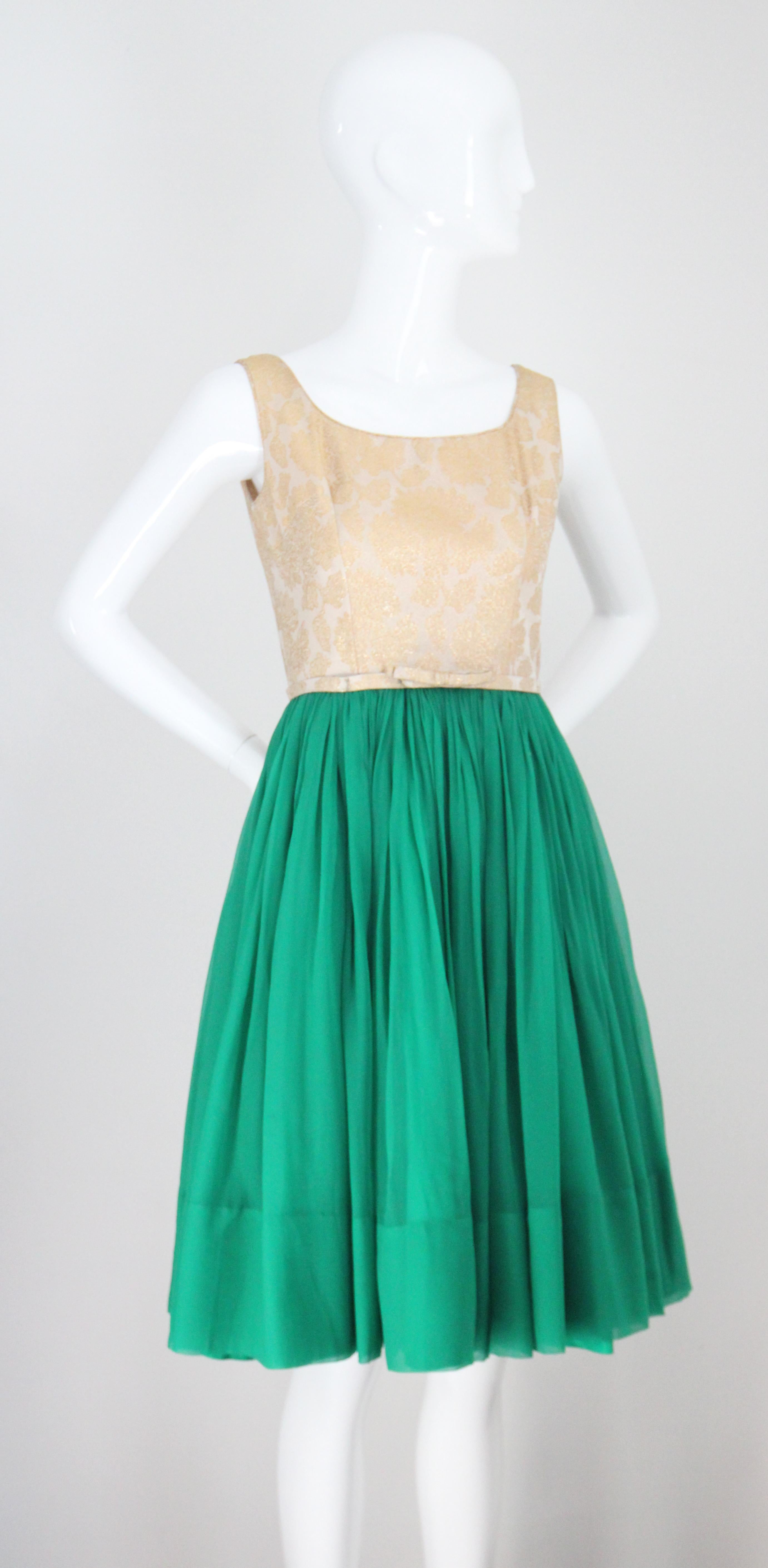 Vintage 1950's Gold Emerald Green Silk Chiffon Cocktail Dress UK 4-6 US 0-2 In Good Condition In Cheltenham, GB