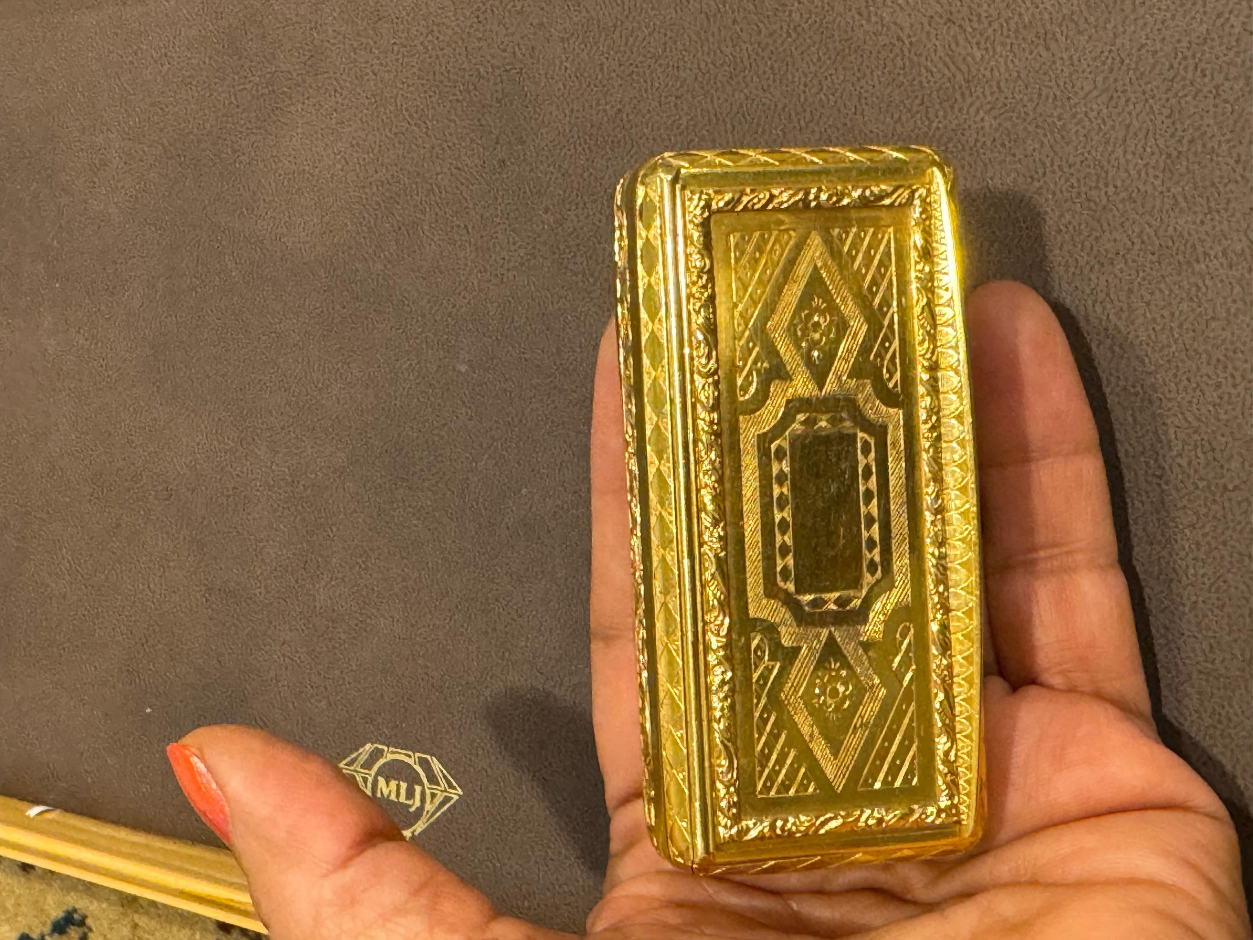 Vintage 1950s Gold Rectangular BOX 18 Karat Yellow Gold 130 Gram 3.2X1.5X1 Inchs In Excellent Condition For Sale In New York, NY