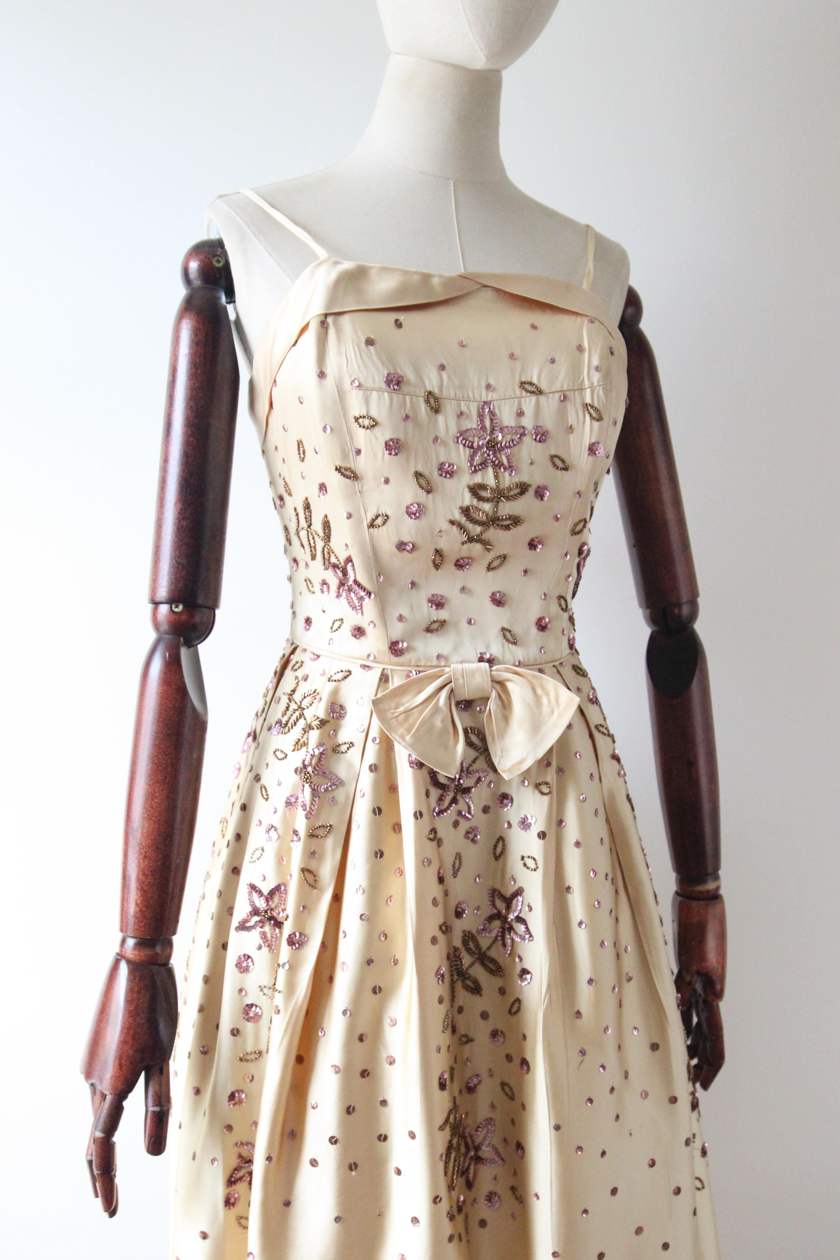 Vintage 1950's gold satin and lilac design beaded dress 1950s fit and flare UK 8 In Good Condition In Cheltenham, GB