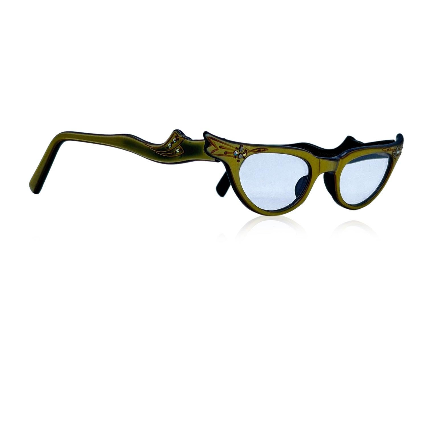 Unique vintage cat-eye frame, timeless and classy. Made with an acetate gold tone based frame with rhinestones and small golden studs detailing on corners. Made in France. Details MATERIAL: Acetate COLOR: Gold MODEL: - GENDER: Women COUNTRY OF