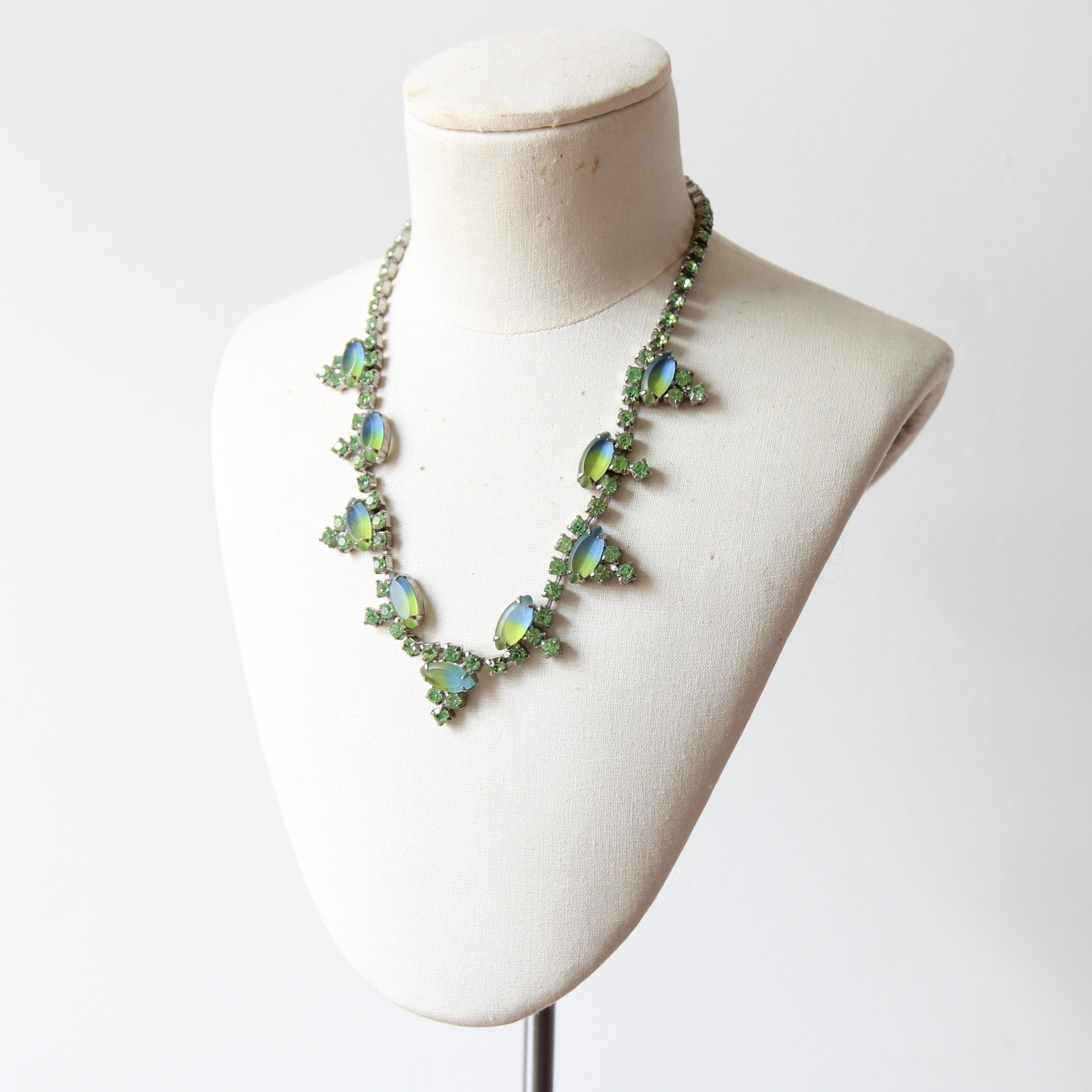Vintage 1950's green and blue ombré rhinestone necklace costume jewellery 1950s In Good Condition For Sale In Cheltenham, GB