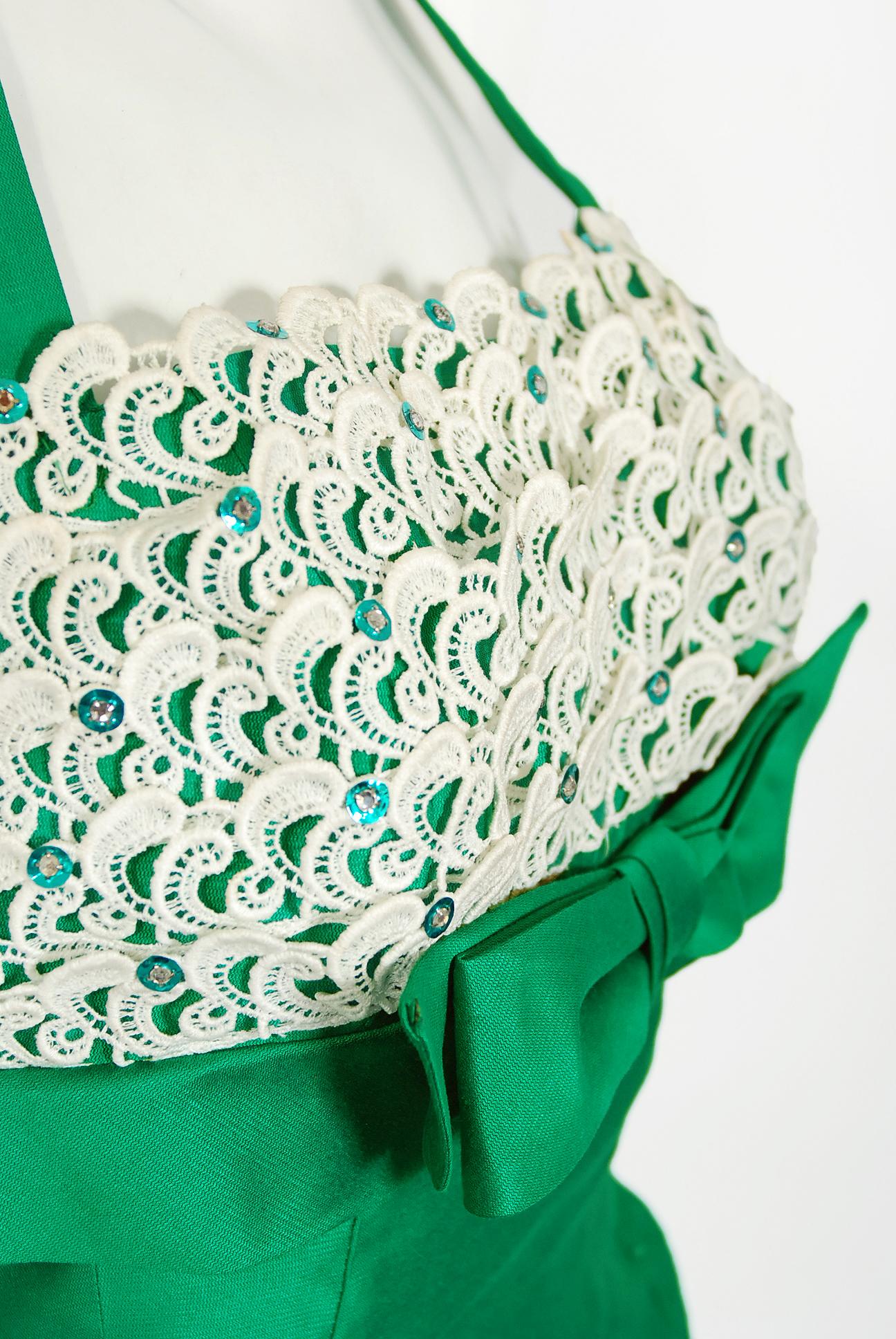 Vintage 1950's Green Cotton & White Lace Shelf-Bust Halter Skirted Wiggle Dress In Good Condition In Beverly Hills, CA