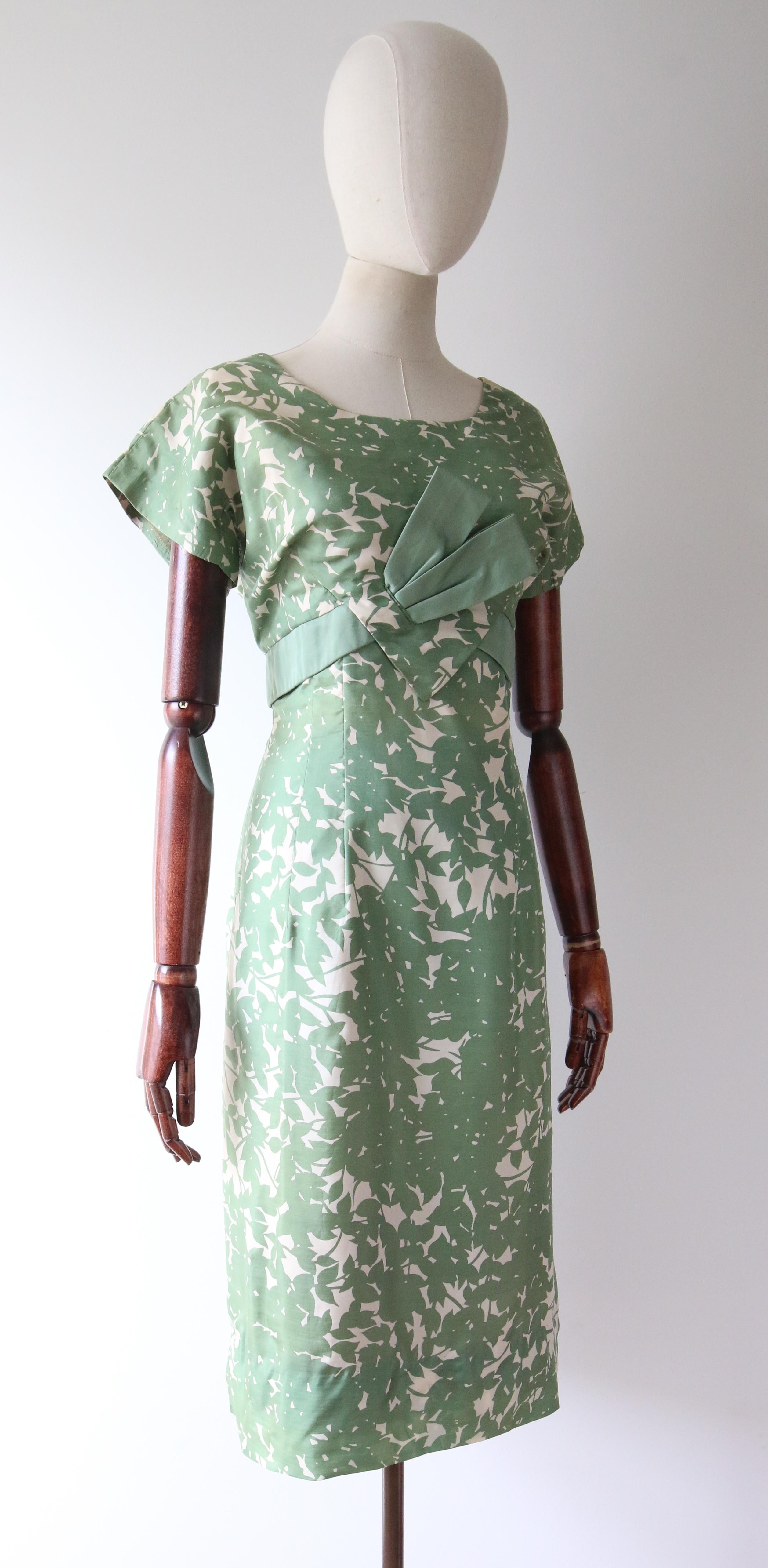 Gray Vintage 1950's green leaf print silk shift dress fifties fashion UK 12-14 For Sale