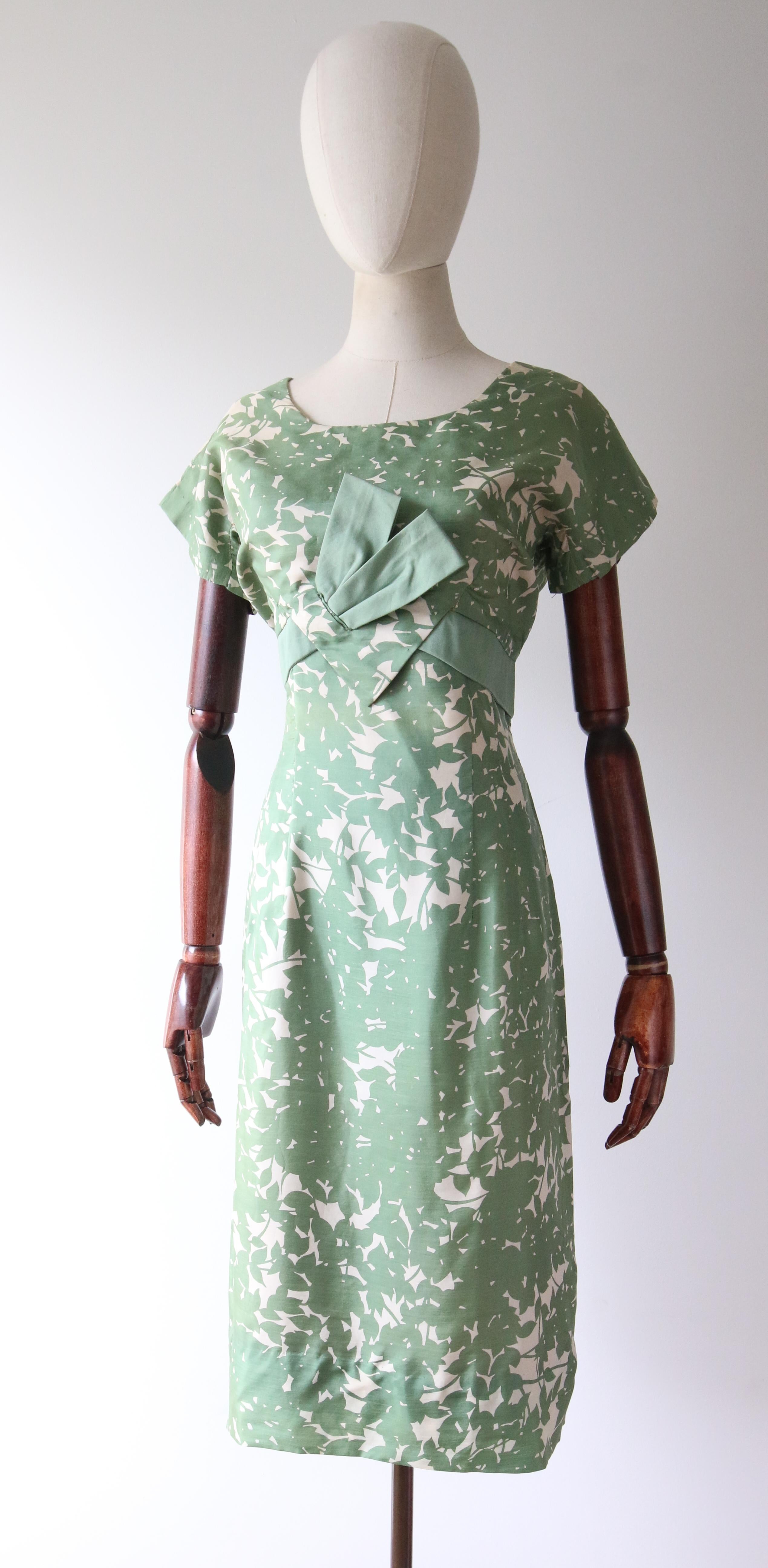 Women's Vintage 1950's green leaf print silk shift dress fifties fashion UK 12-14 For Sale