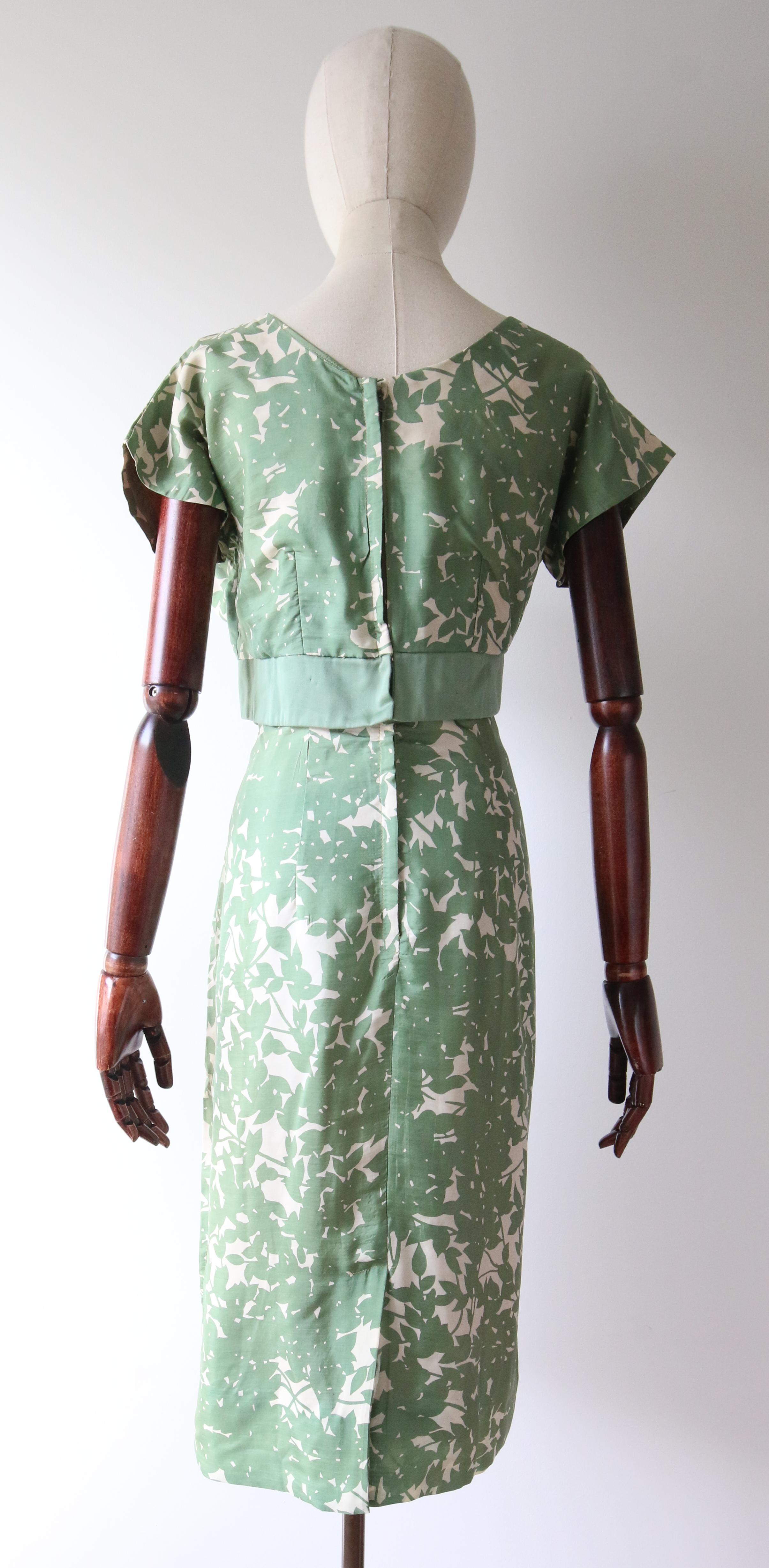 Vintage 1950's green leaf print silk shift dress fifties fashion UK 12-14 For Sale 1