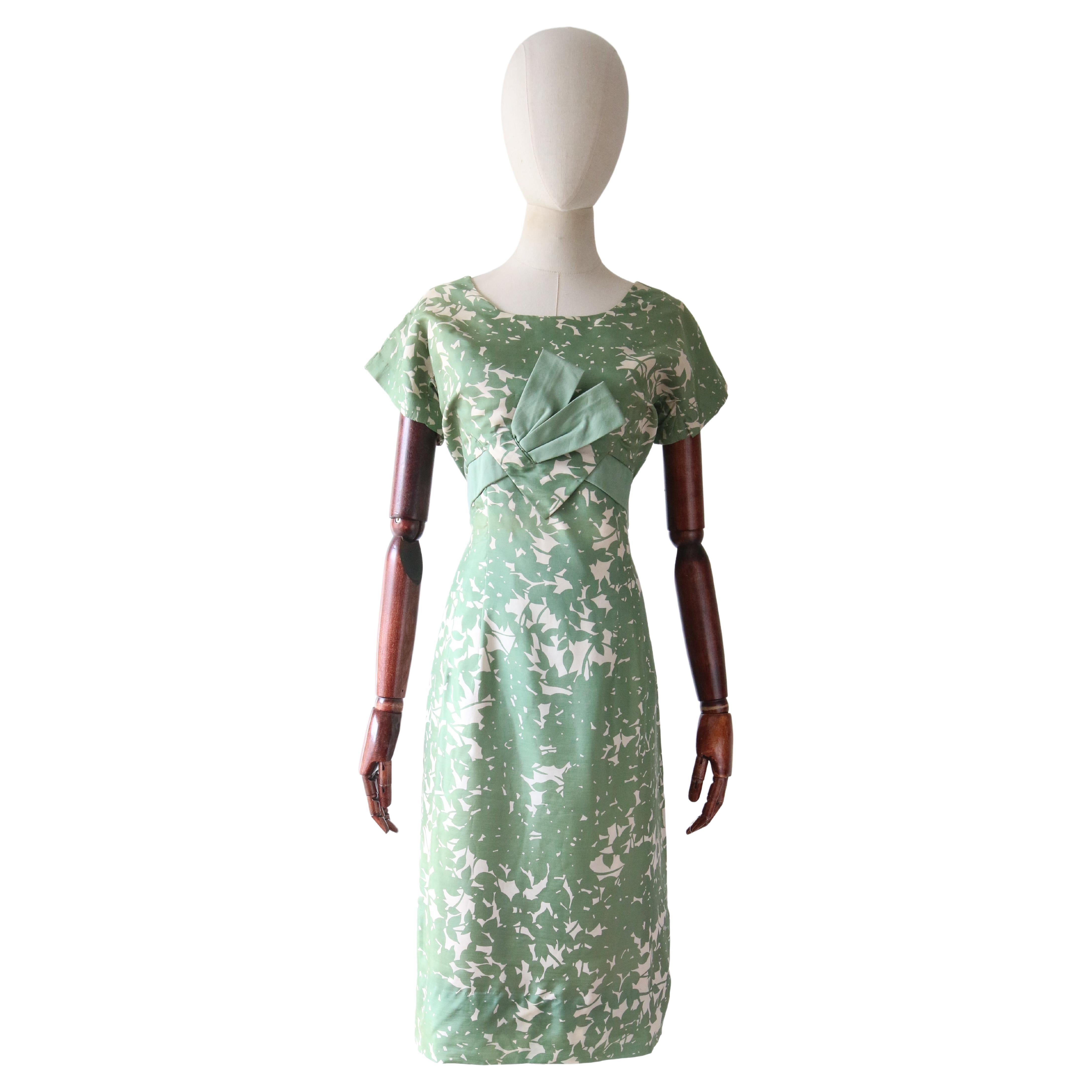 Vintage 1950's green leaf print silk shift dress fifties fashion UK 12-14 For Sale