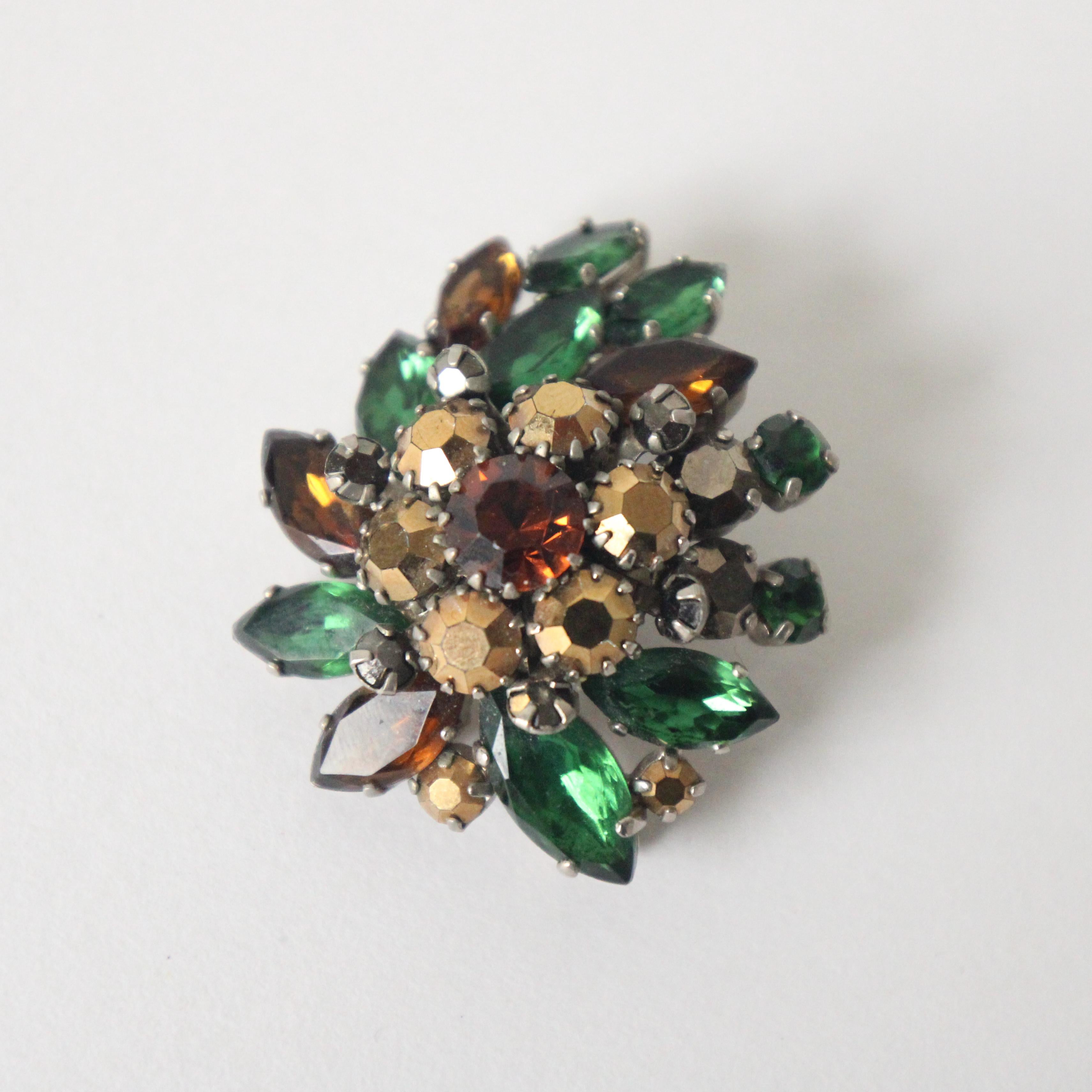 Alfiler de solapa con broche de bronce y broche verde de los años 50 Vintage en Bueno estado para la venta en Cheltenham, GB