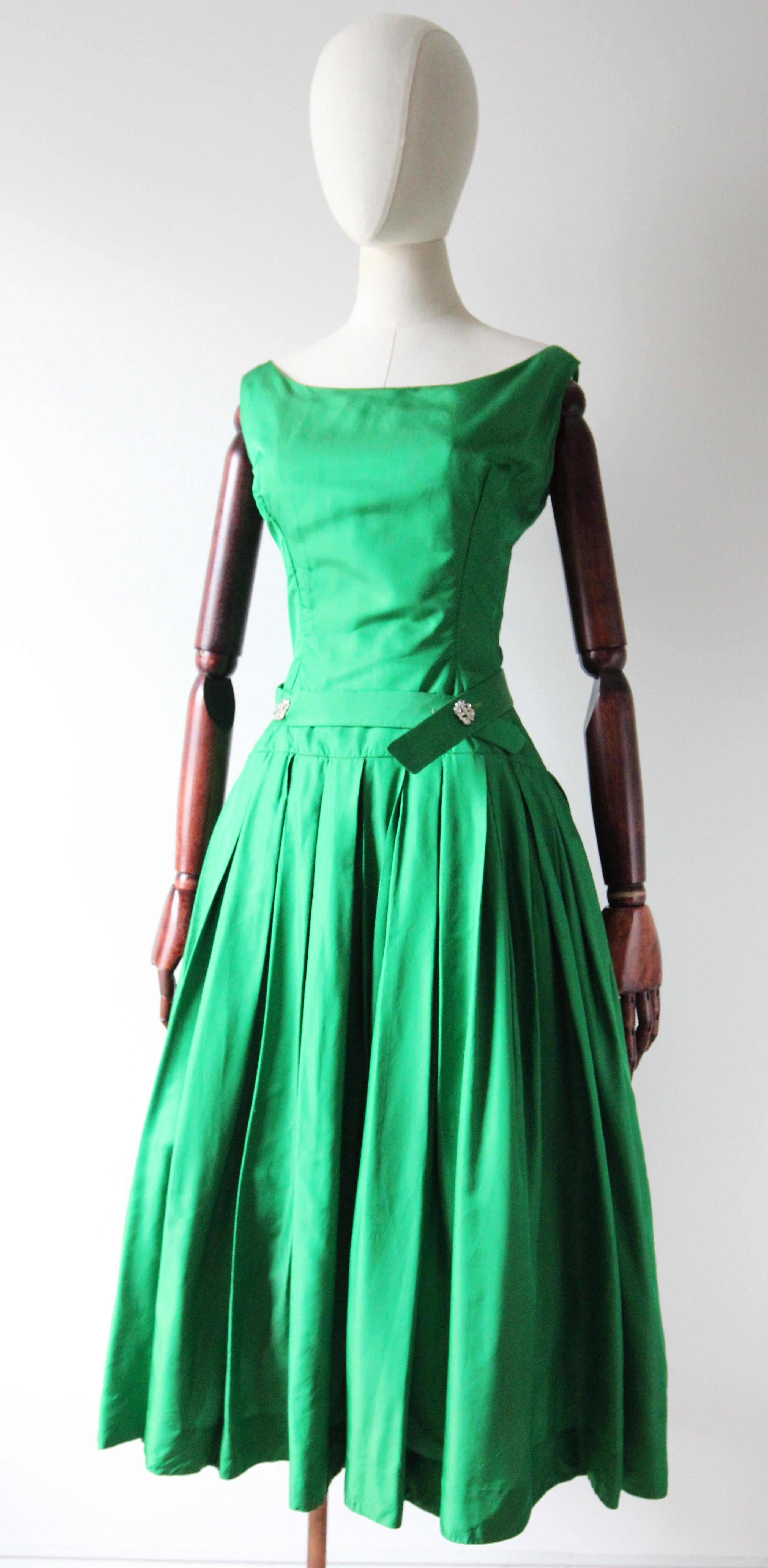 Grünes Seiden-Suzy Perette-Kleid aus Satin und Strass, Vintage 1950er Jahre, UK 8 US 4 im Angebot 2