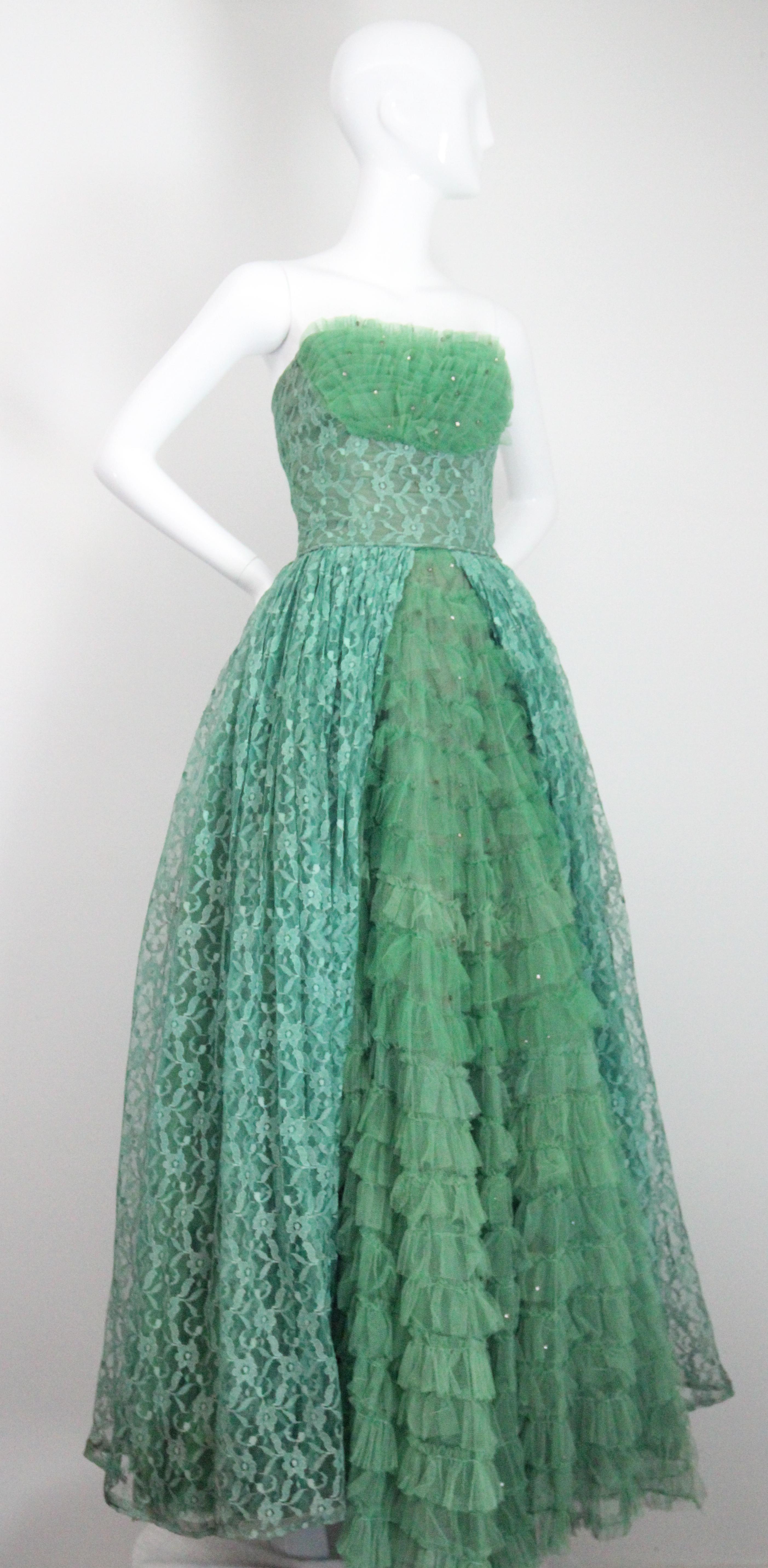 Women's or Men's Vintage 1950's Green Tulle Strapless Evening Gown Lace Evening Dress UK 6 US 2 For Sale