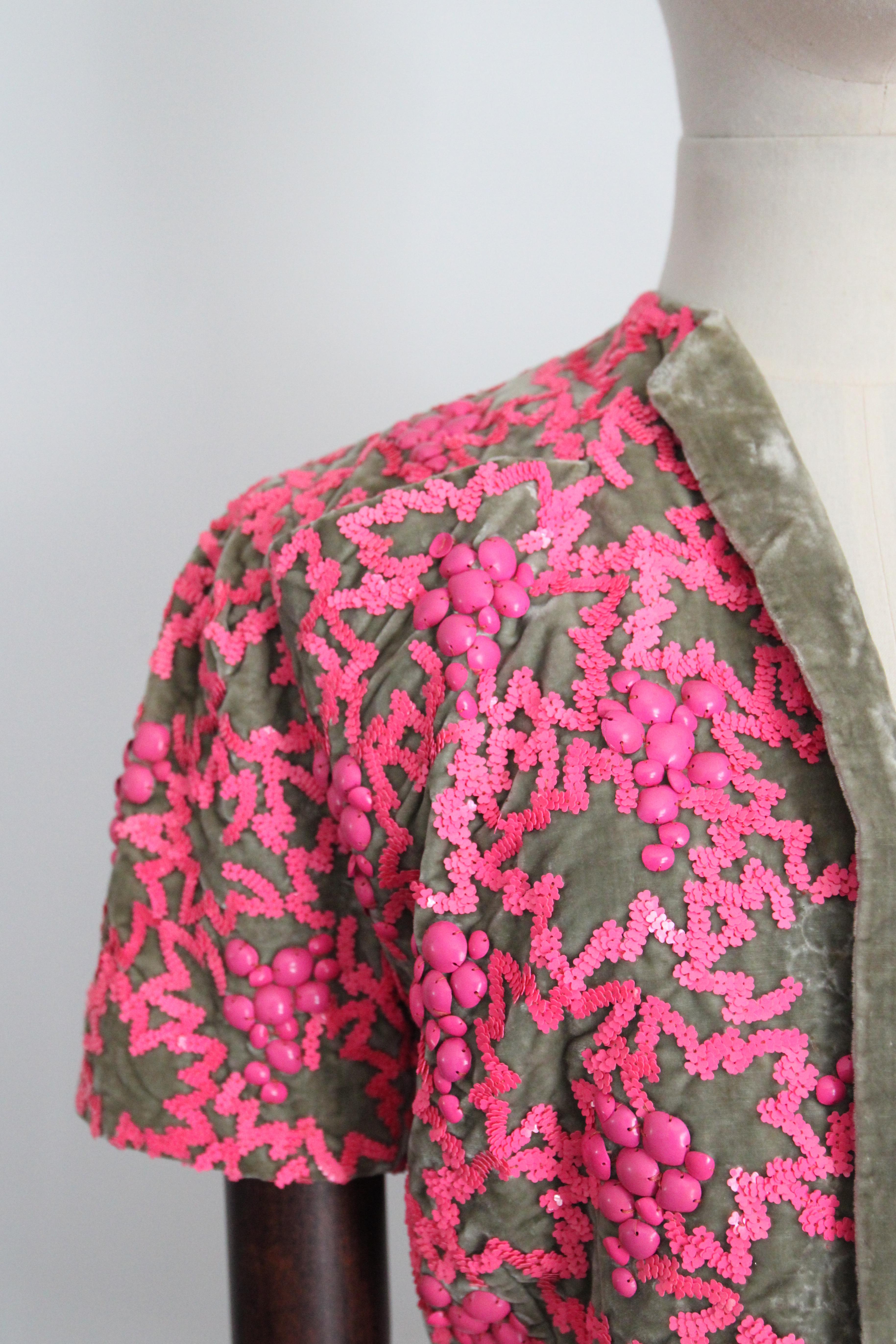 Vintage 1950's green velvet pink sequin bolero 1950 bolero couture UK 8 10 US 4 In Good Condition For Sale In Cheltenham, GB
