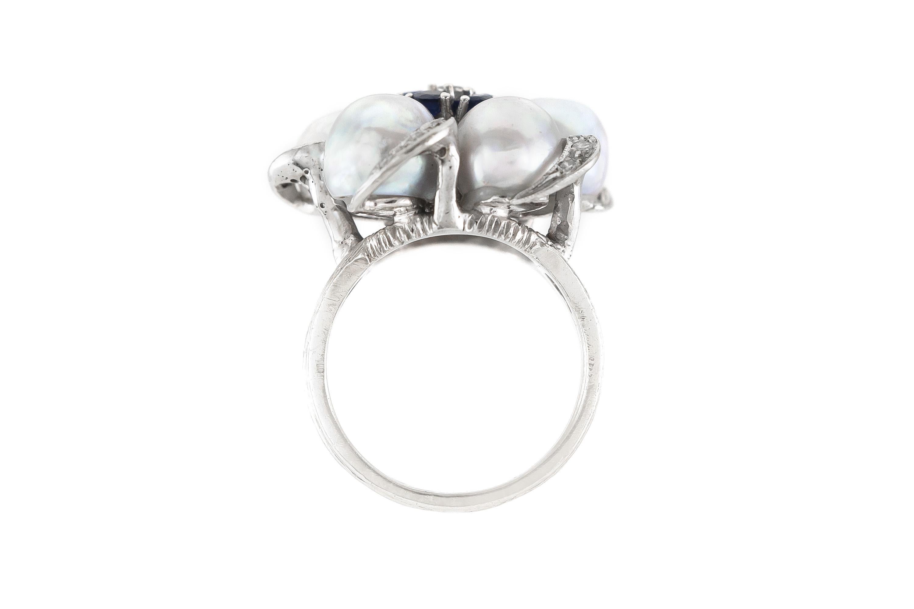 Round Cut Vintage 1950s Grey Pearls Flower Ring with Sapphires and Diamonds For Sale