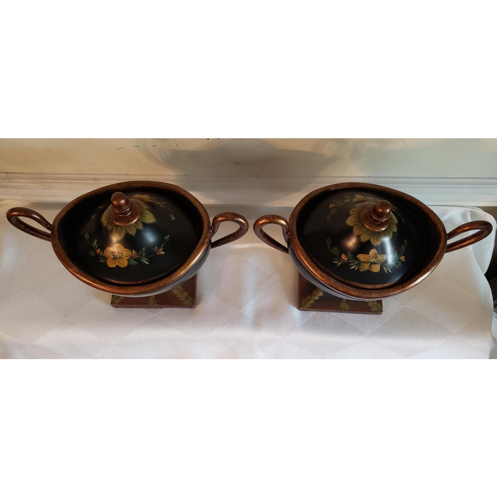 Anglo-Japanese Vintage 1950s Hand Painted Decorative Ceramic Urns, a Pair For Sale