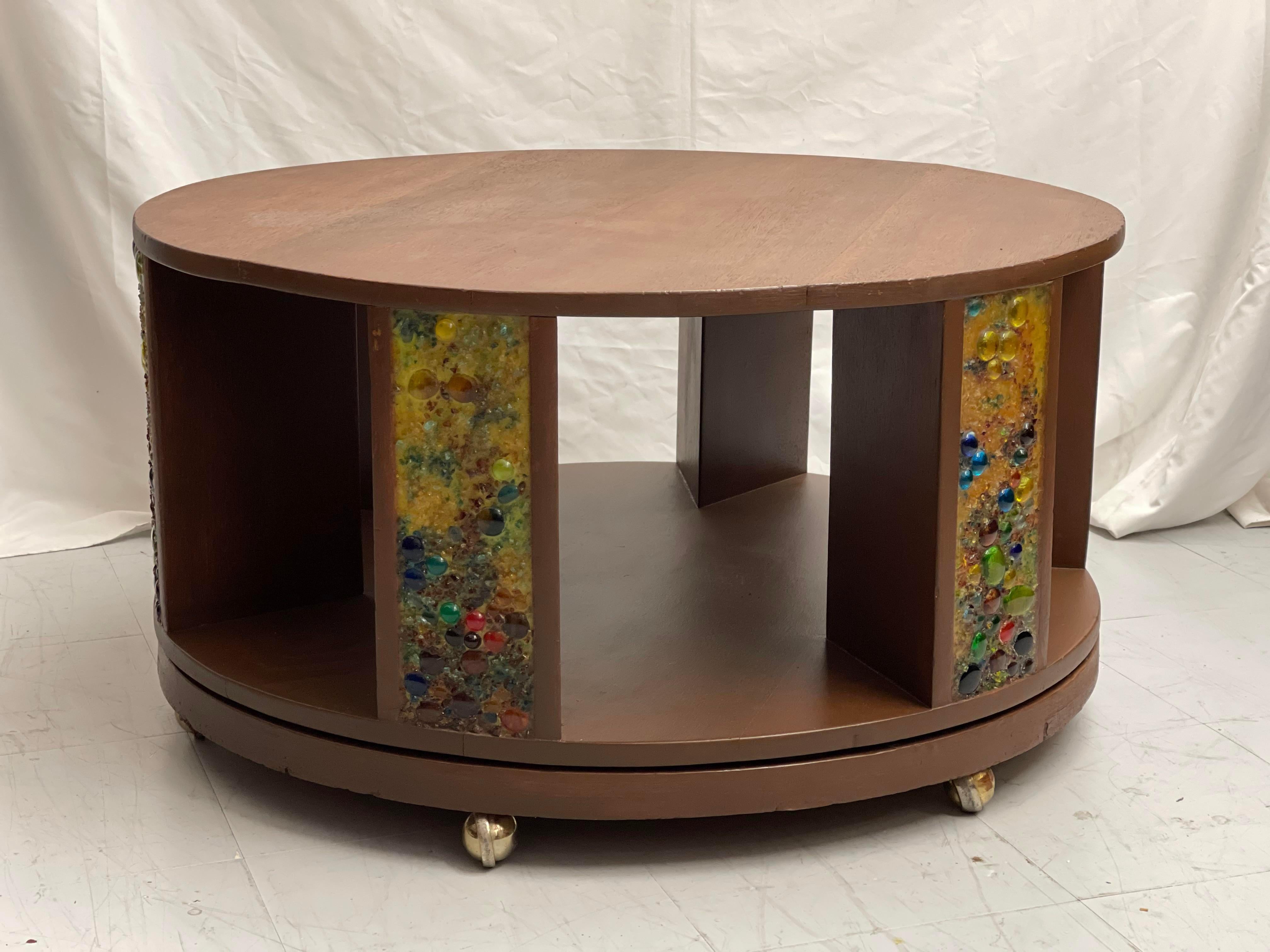 Vintage 1950s Handcrafted Art Deco Style Drehbarer Couchtisch mit Intarsien (Moderne der Mitte des Jahrhunderts) im Angebot