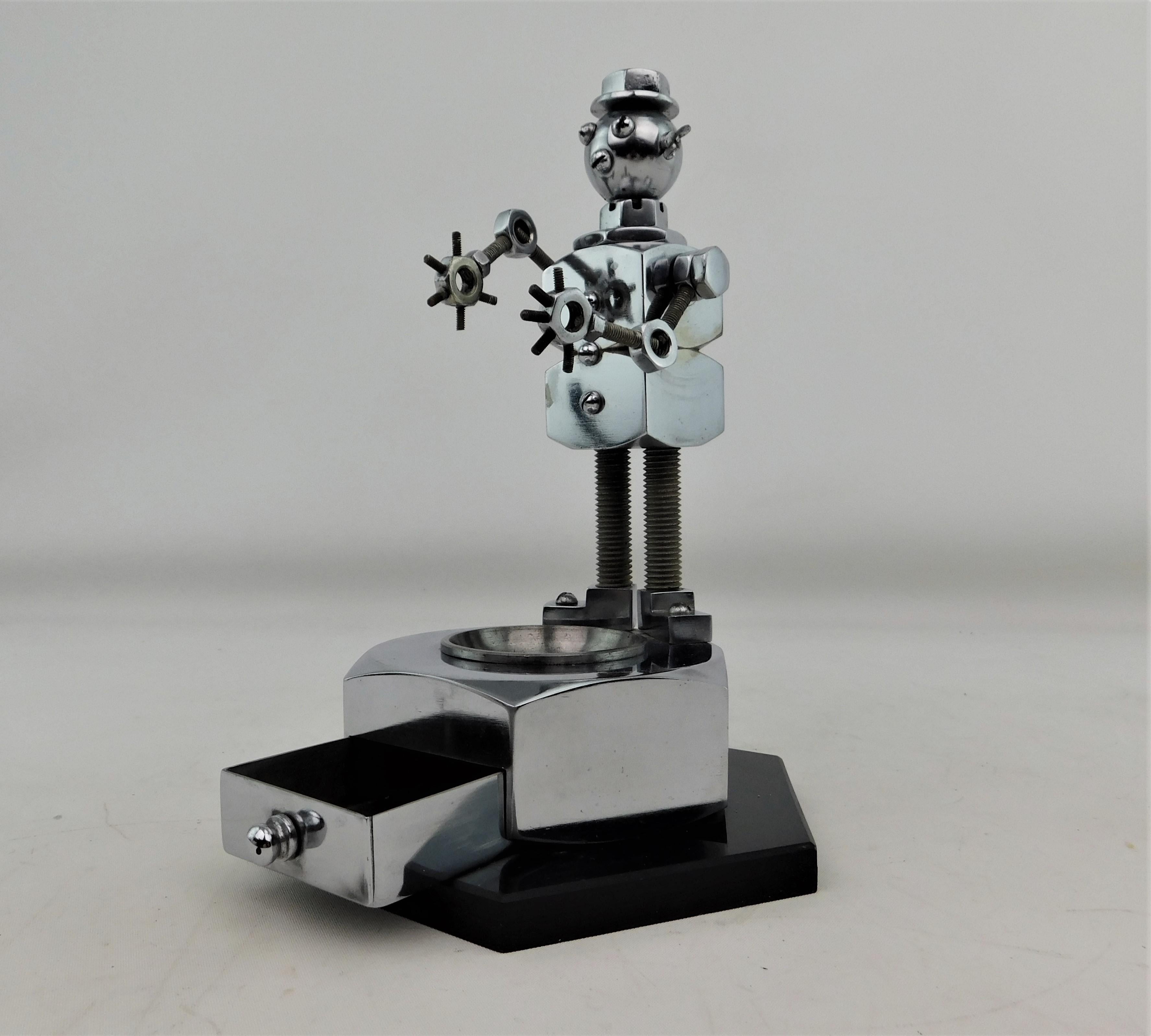 Handgefertigte Roboter-Aschenbecher-Skulptur aus Metall mit Schrottkunst-Gelenk, 1950er Jahre (Moderne der Mitte des Jahrhunderts) im Angebot
