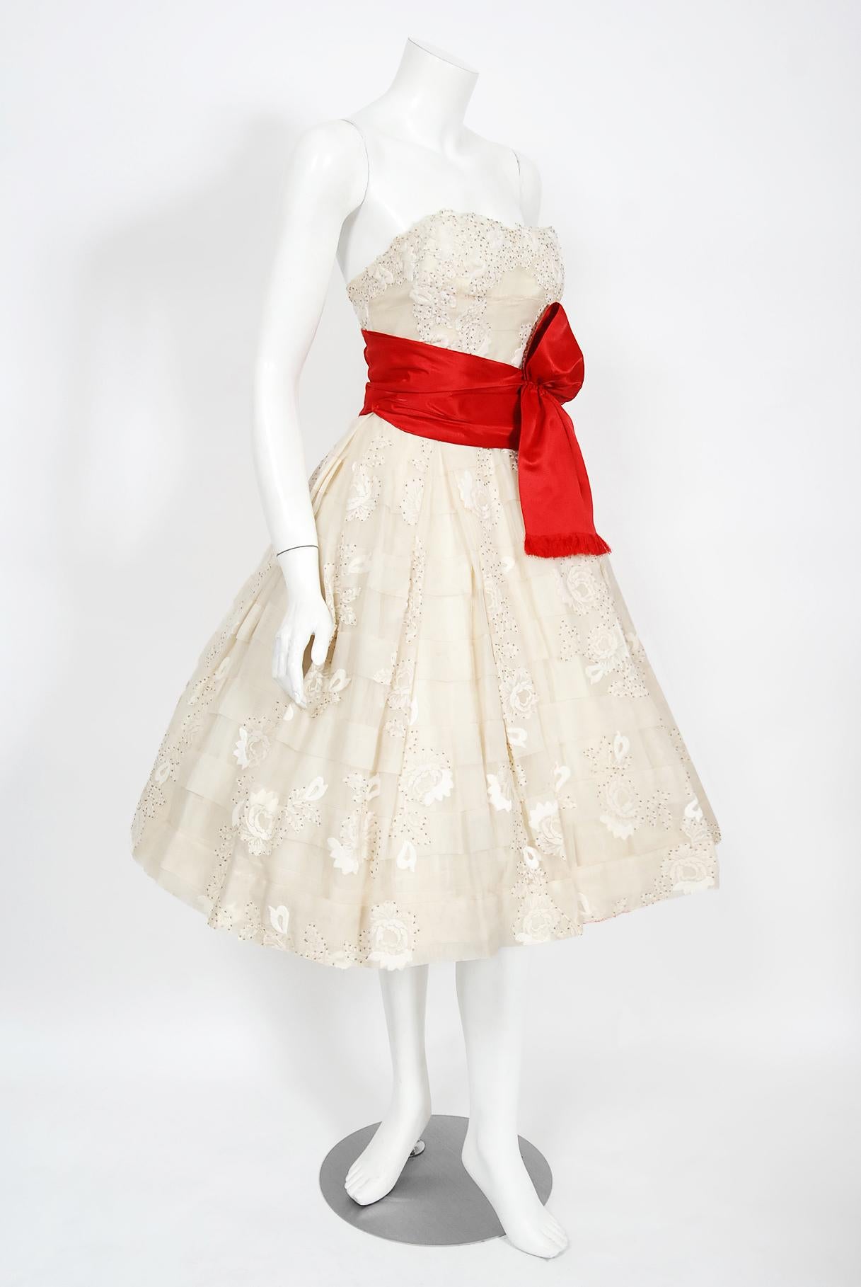 Vintage 1950's Harvey Berin Ivory Beaded Lace Appliqué Silk Strapless Full Dress In Good Condition In Beverly Hills, CA